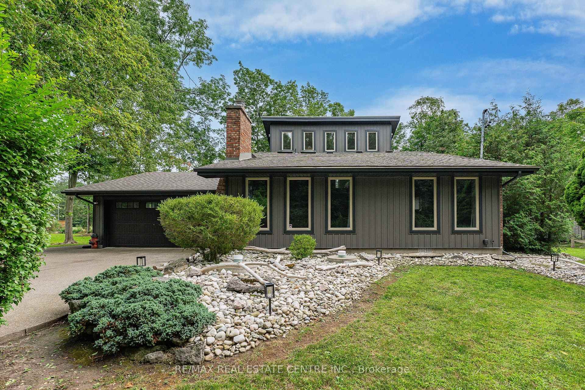 4905 Mapleview Crescent
