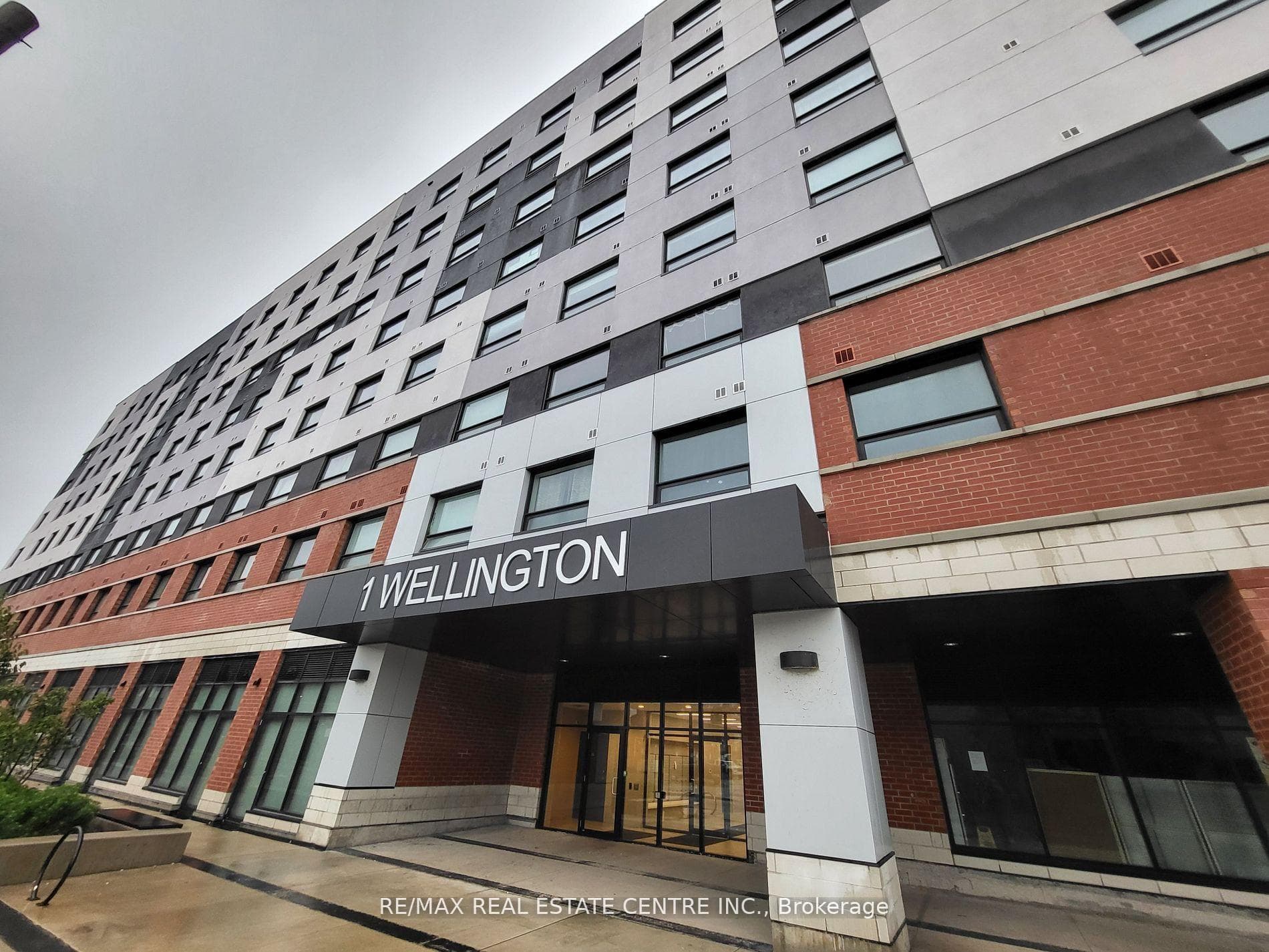 1 Wellington Street Unit 418