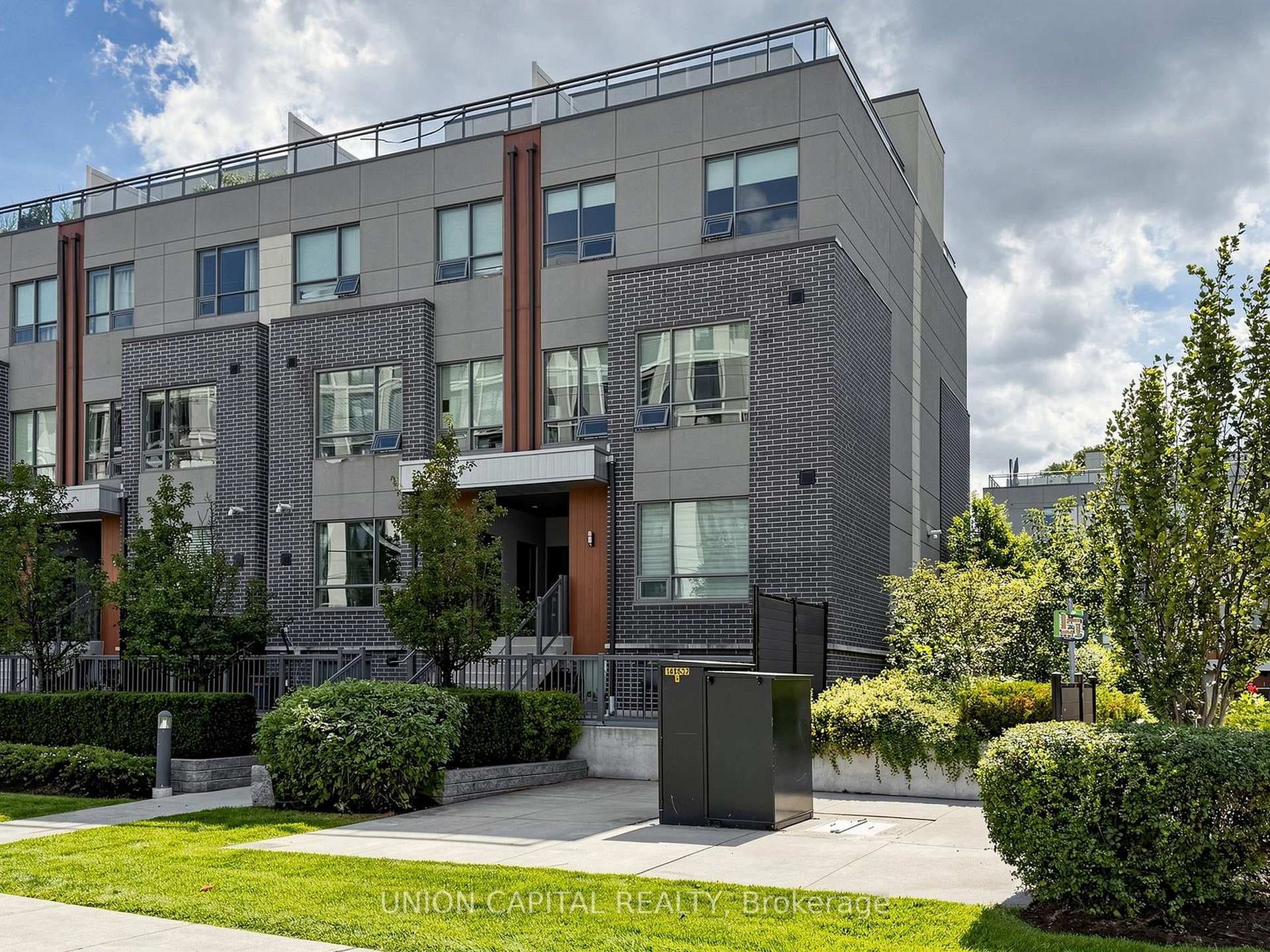 1238 Cawthra Road Unit 4