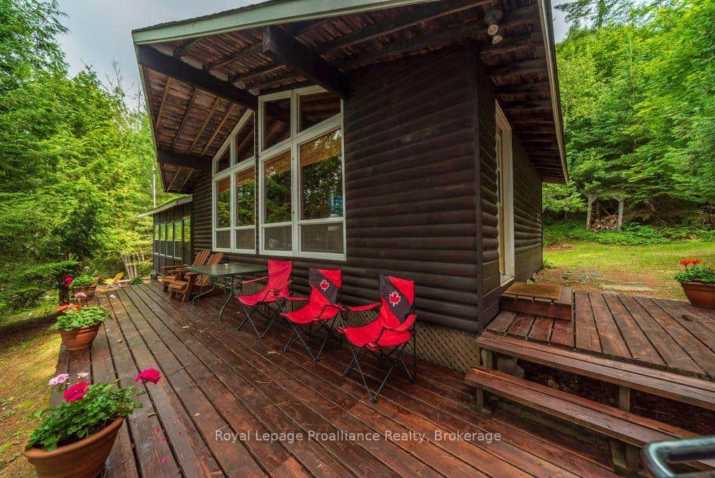 Well maintained - 3 season Cottage