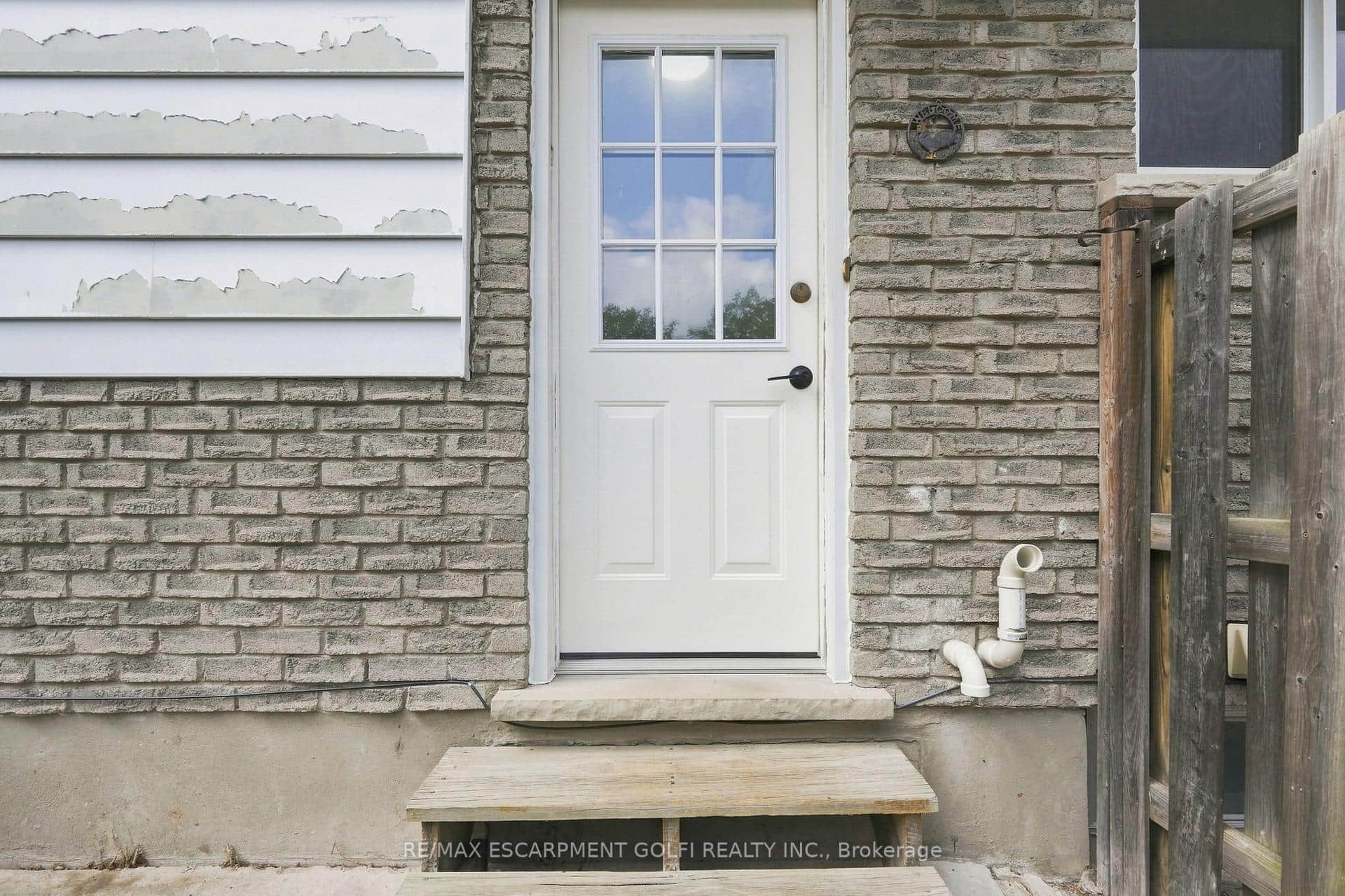 47 Barrington Drive Unit Lower