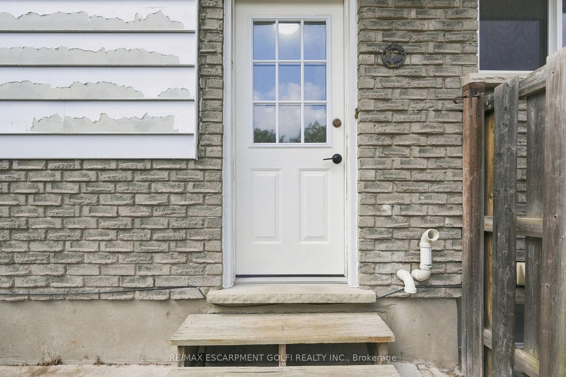 47 Barrington Drive Unit Lower