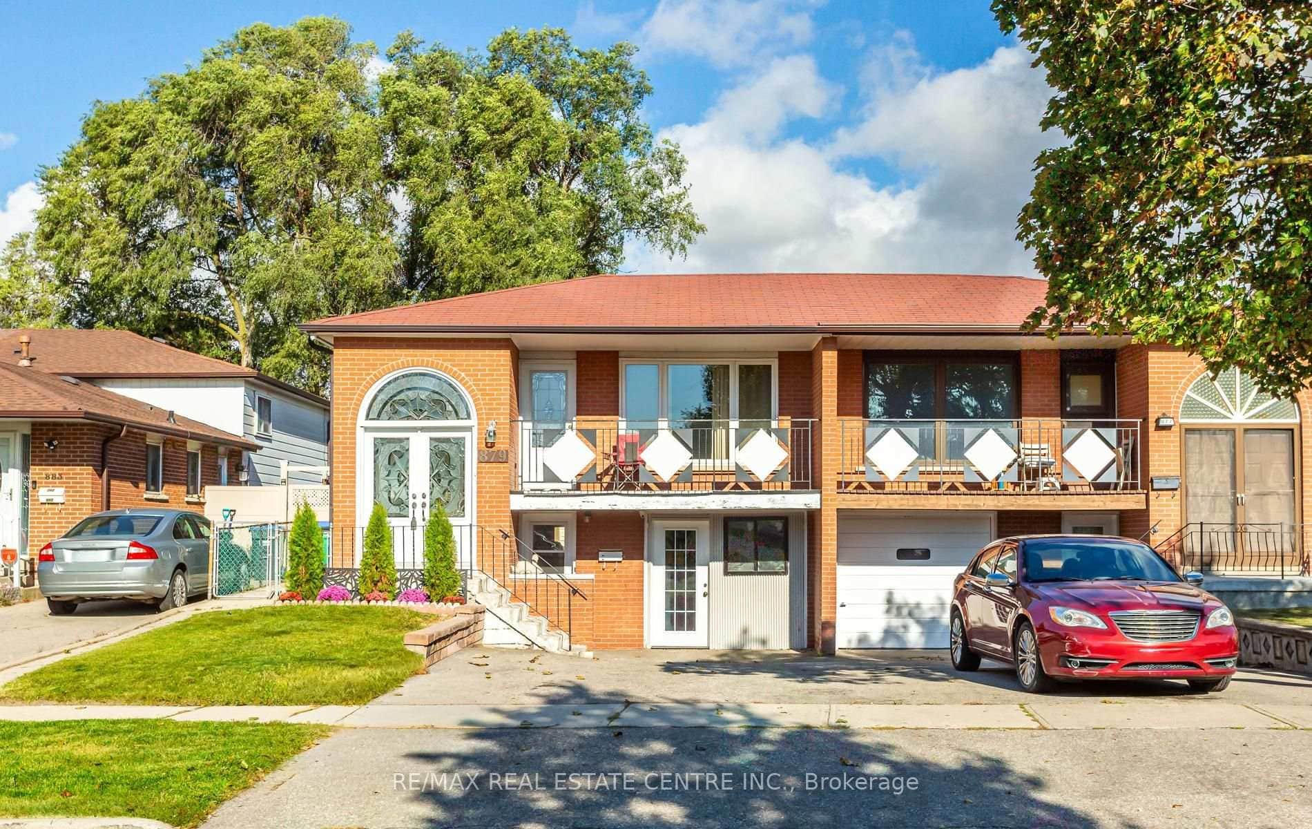 879 Consort Crescent