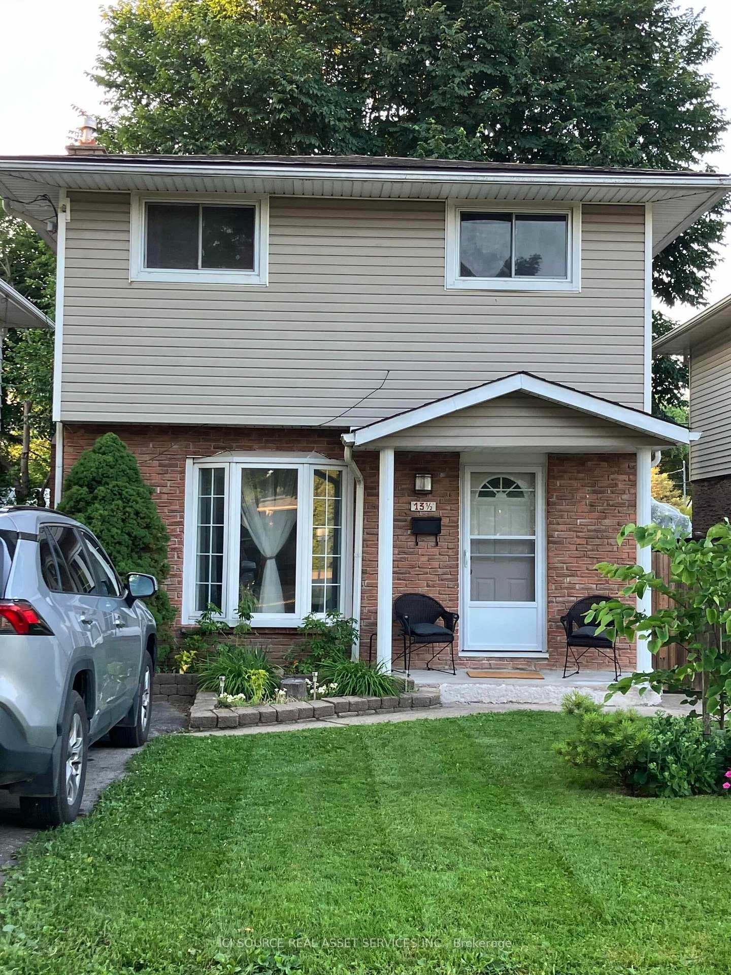 13 1/2 Northglen Avenue