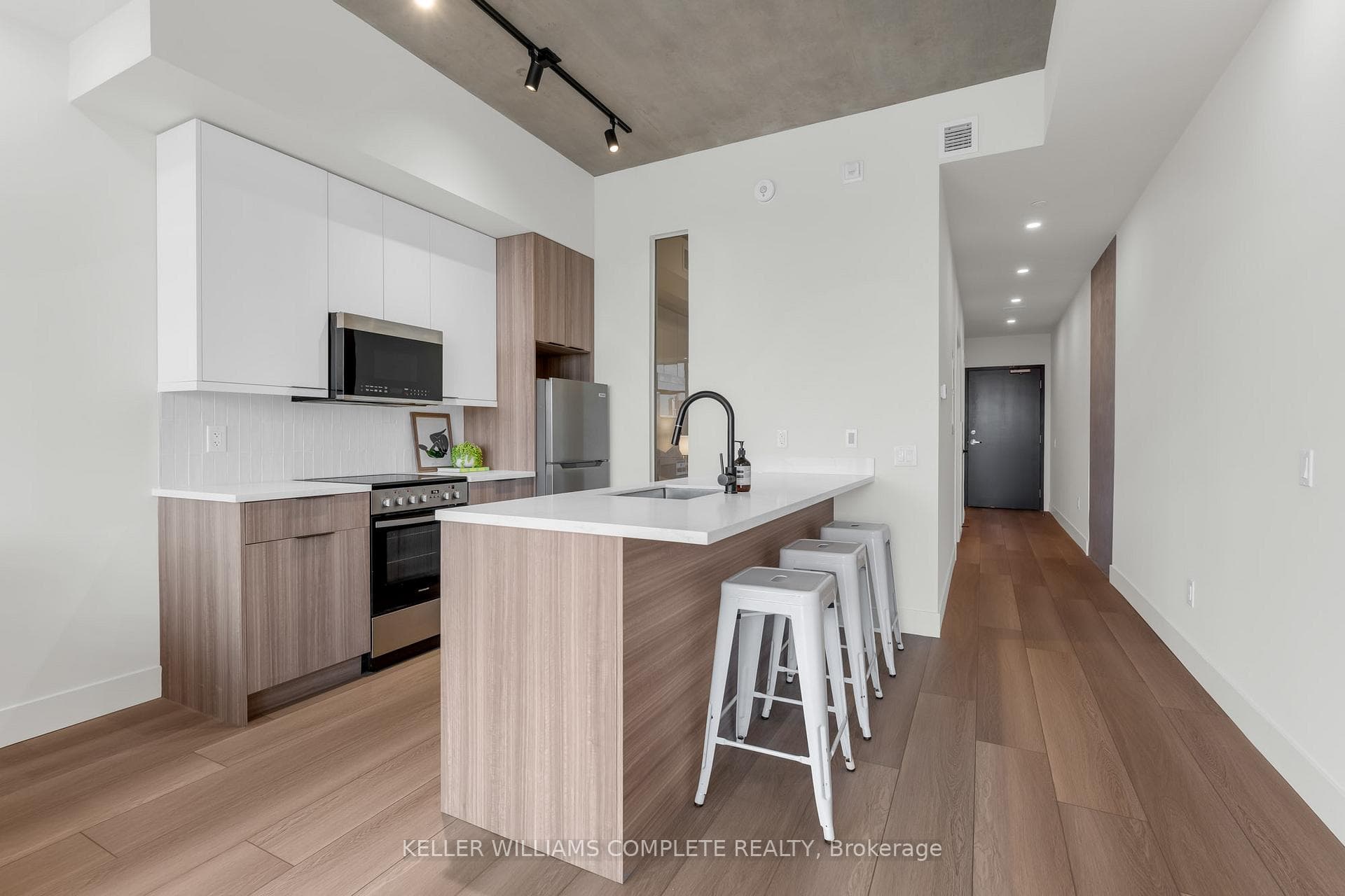 24 Augusta Street Unit 806