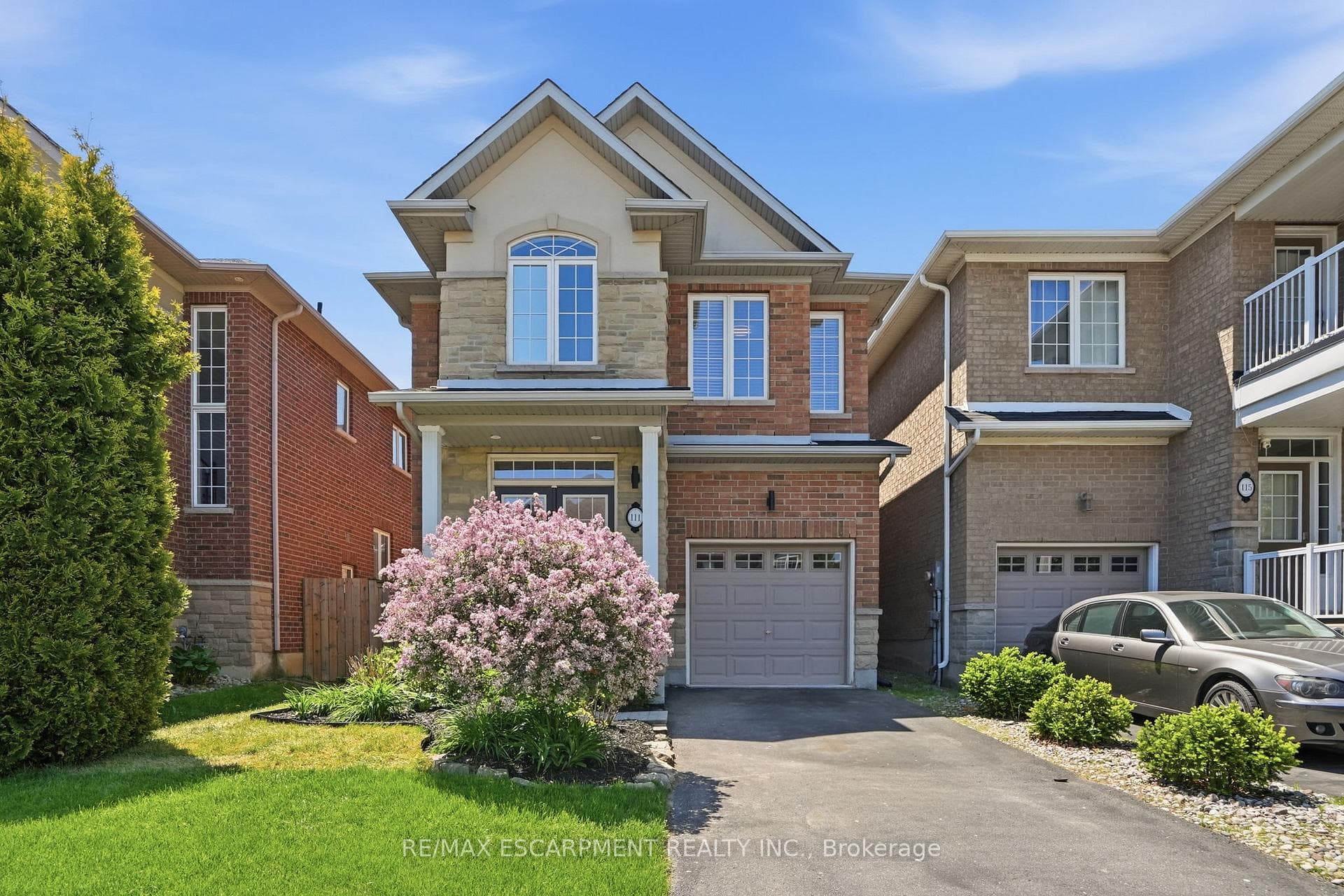 111 Greenstem Crescent