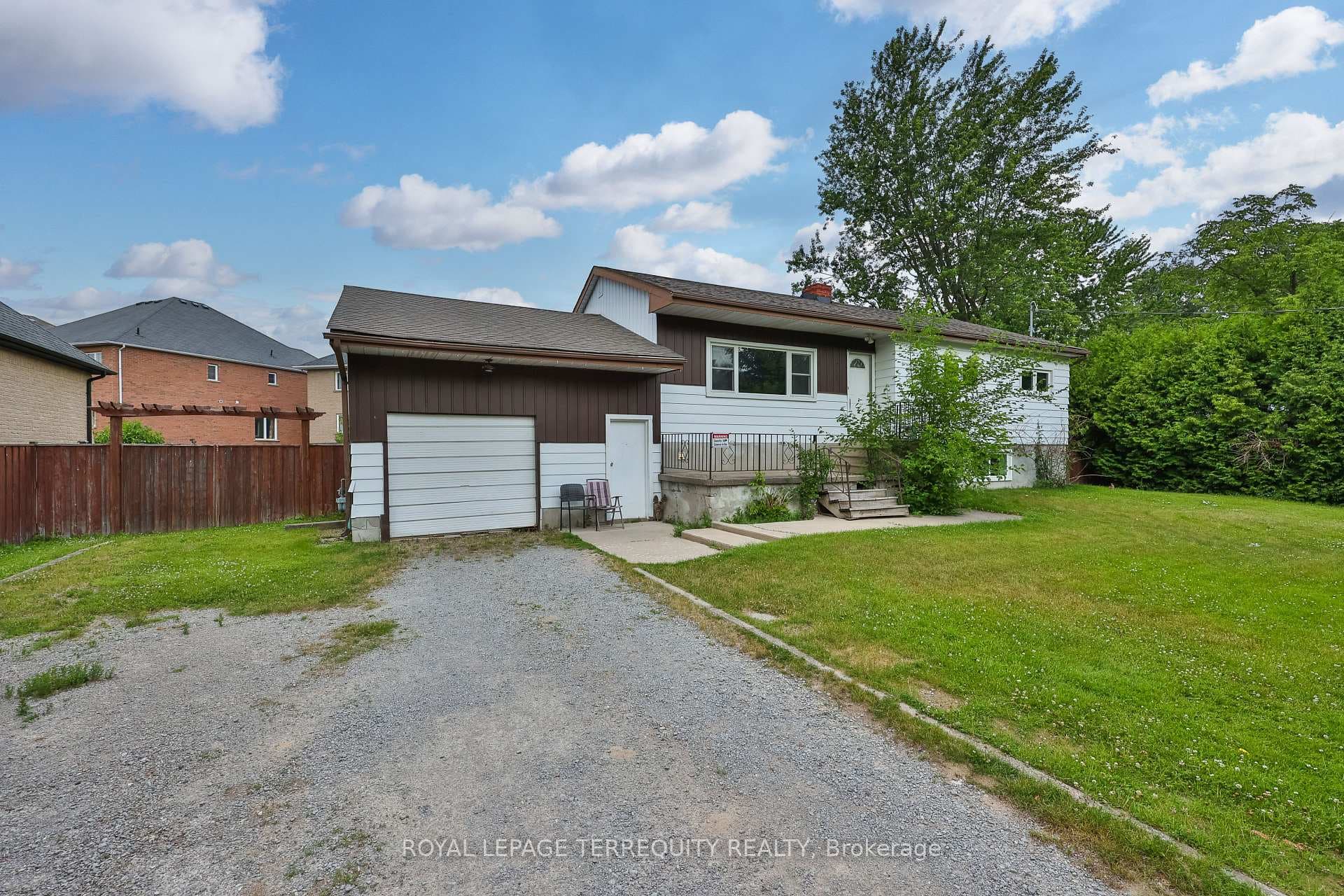 254 Lakeland Crescent