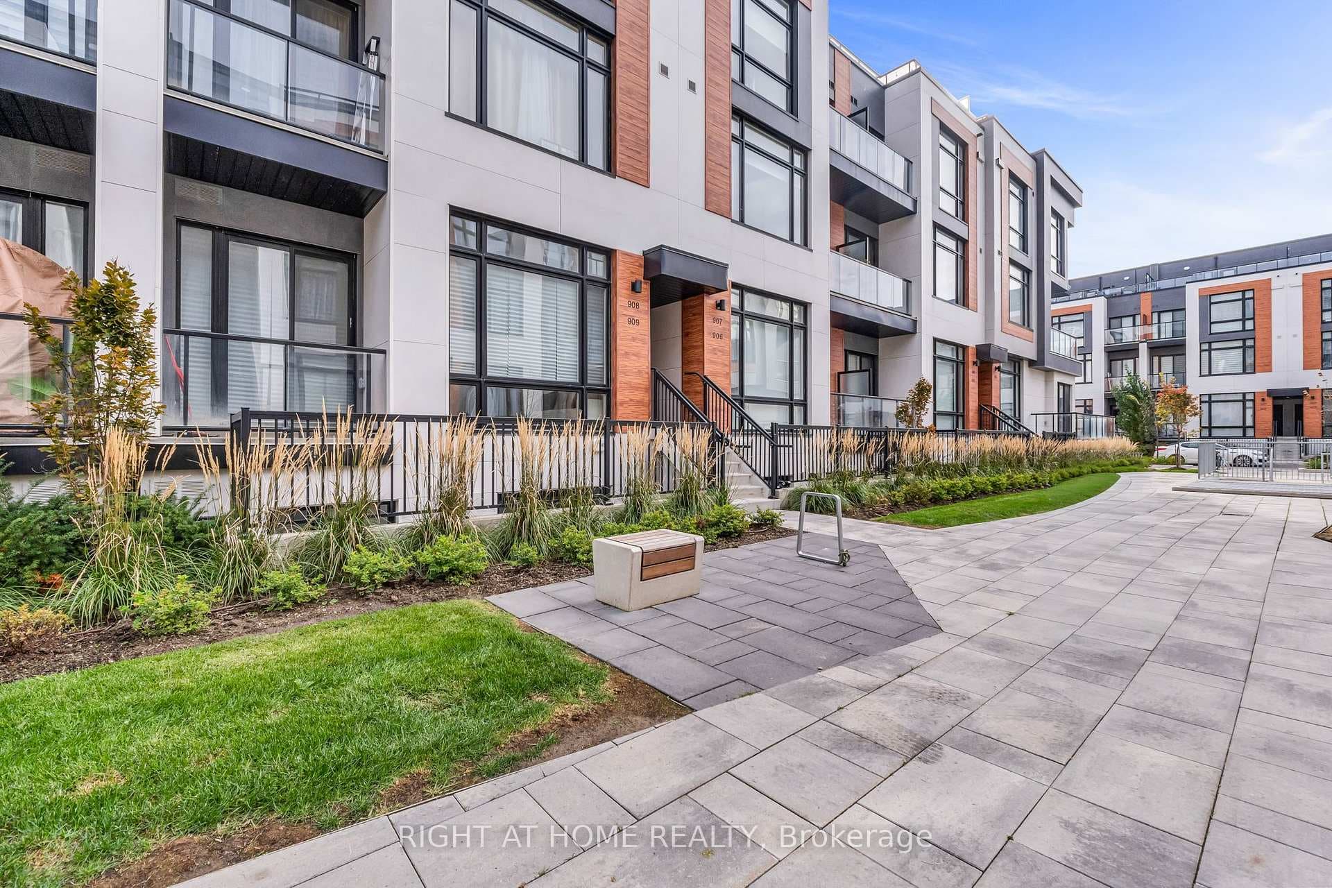 2 Steckley House Lane Unit 907