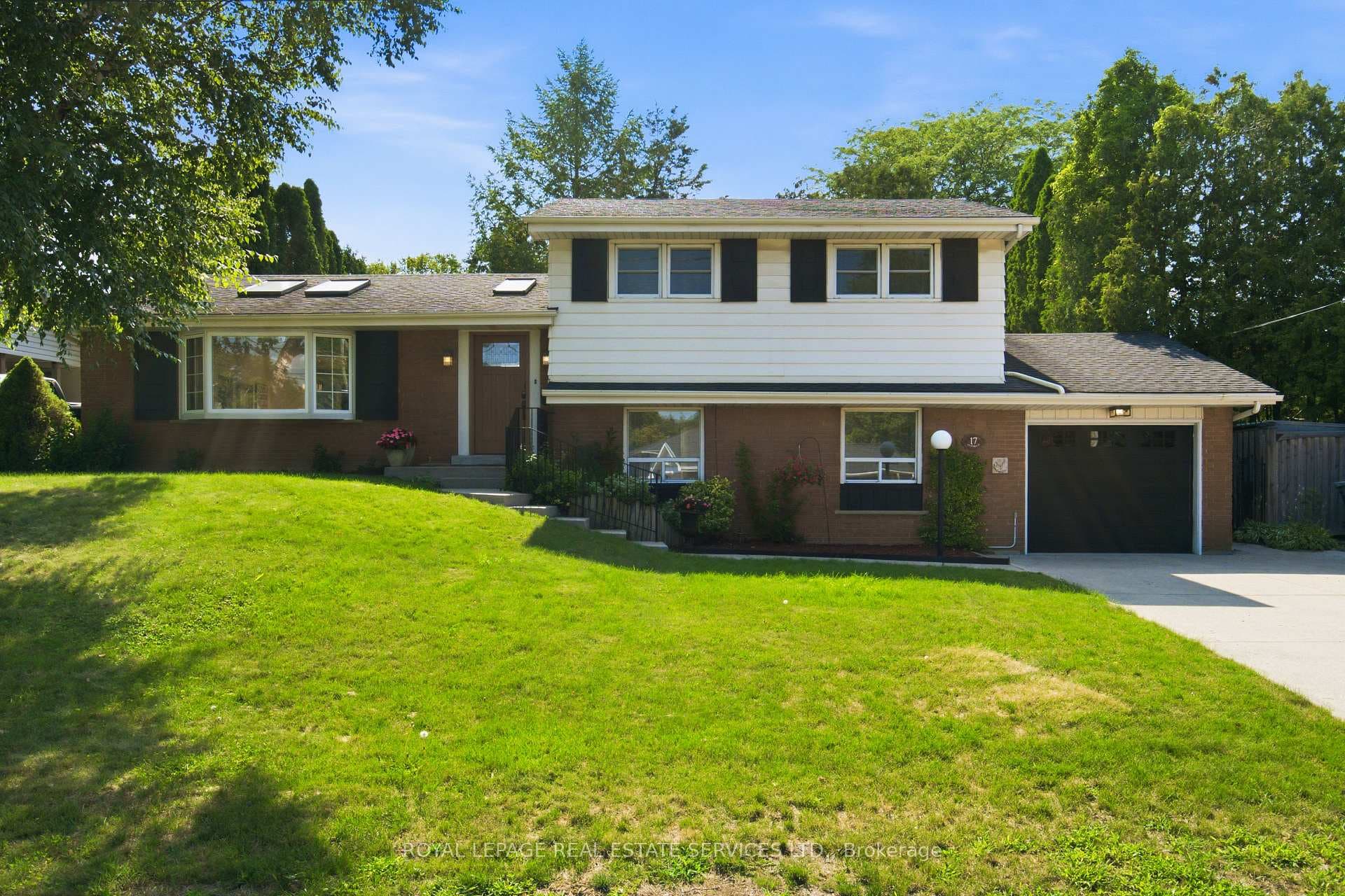 17 Lynndale Drive