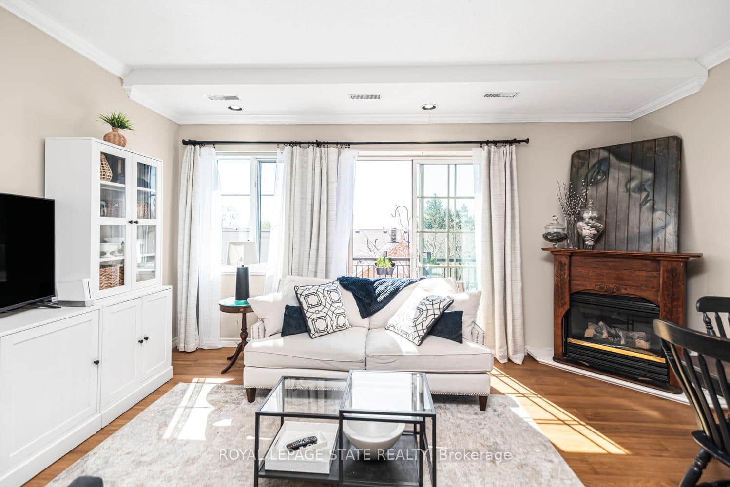262 Dundas Street Unit 311