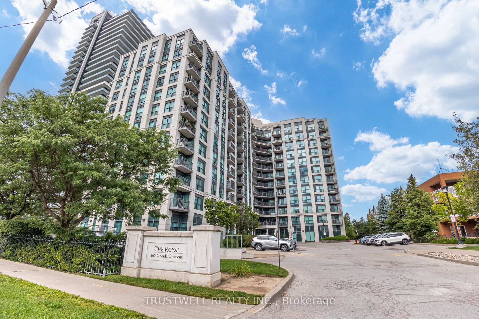 185 Oneida Crescent Unit 808
