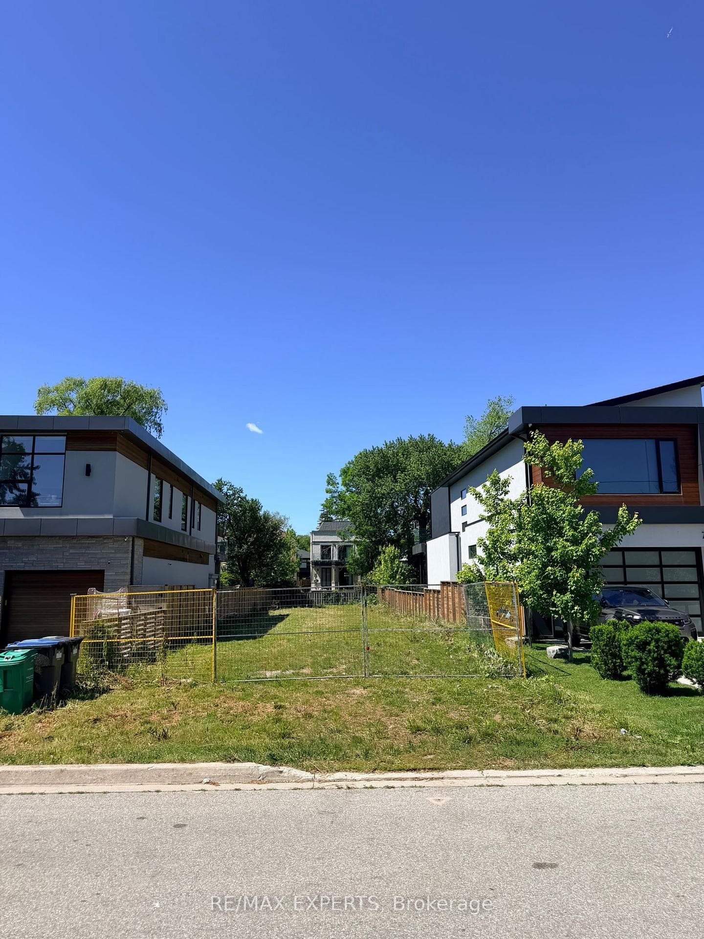 755 MONTBECK Crescent