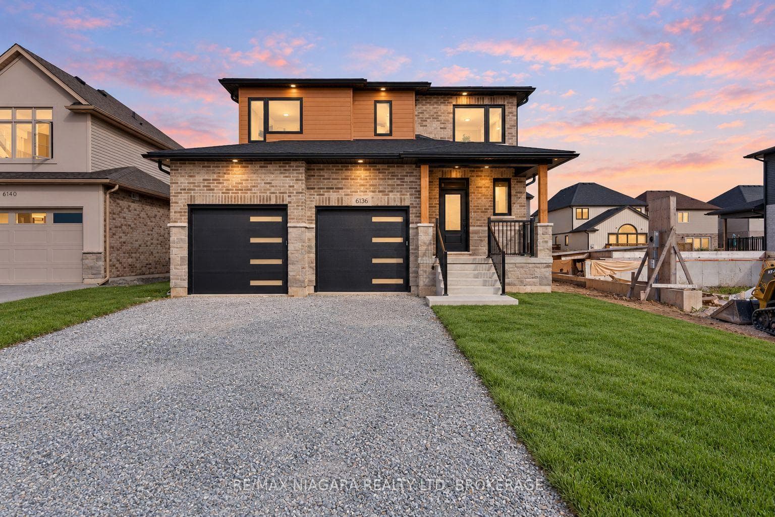 6136 Curlin Crescent