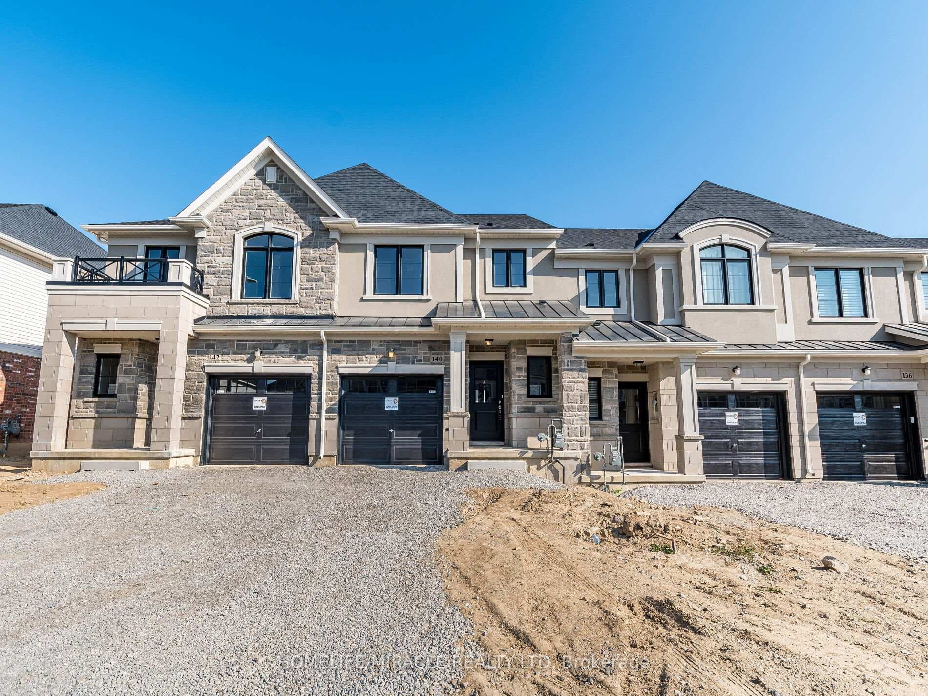 140 Aquasanta Crescent