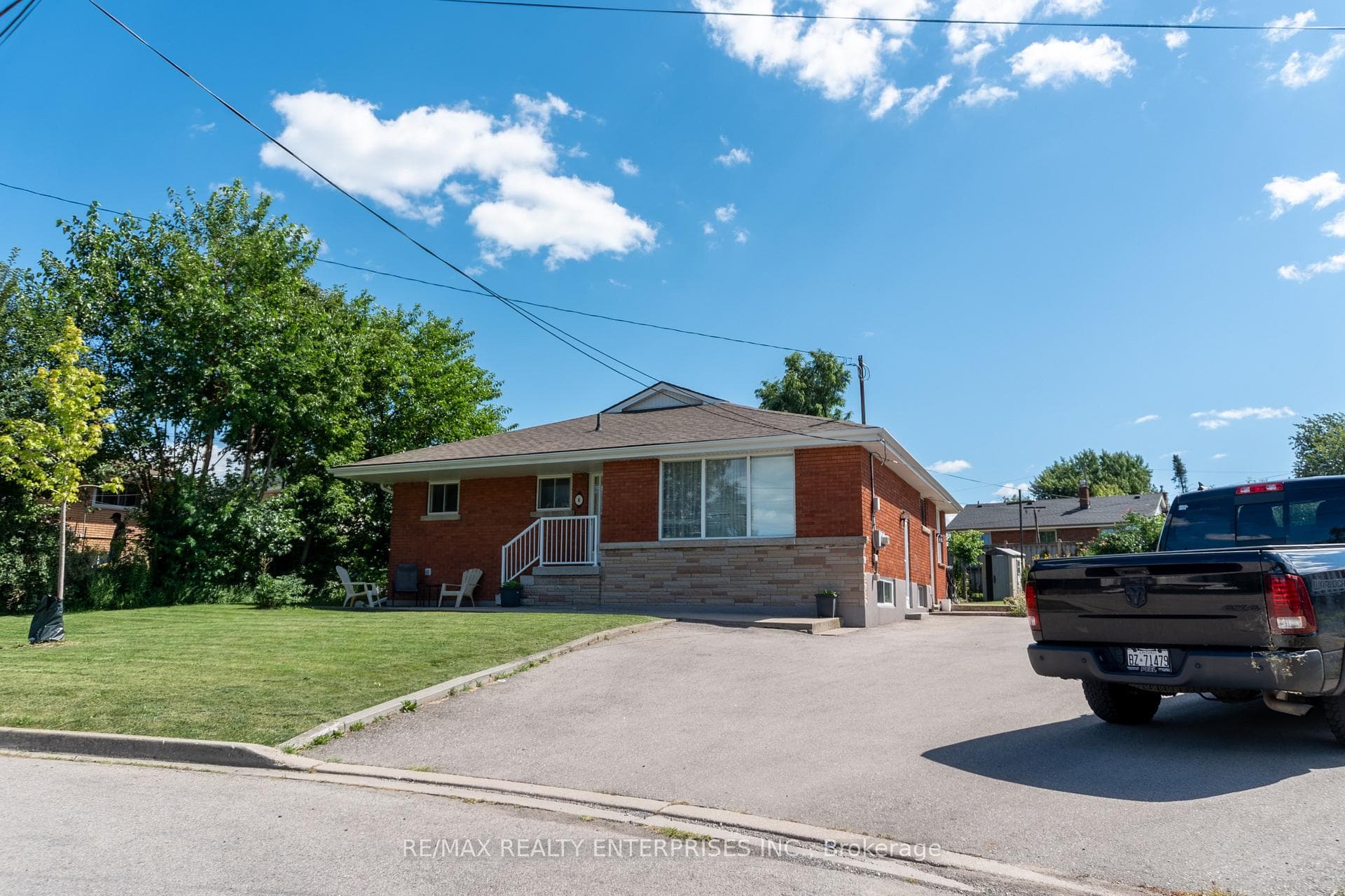 8 Salmond Court Unit Lower