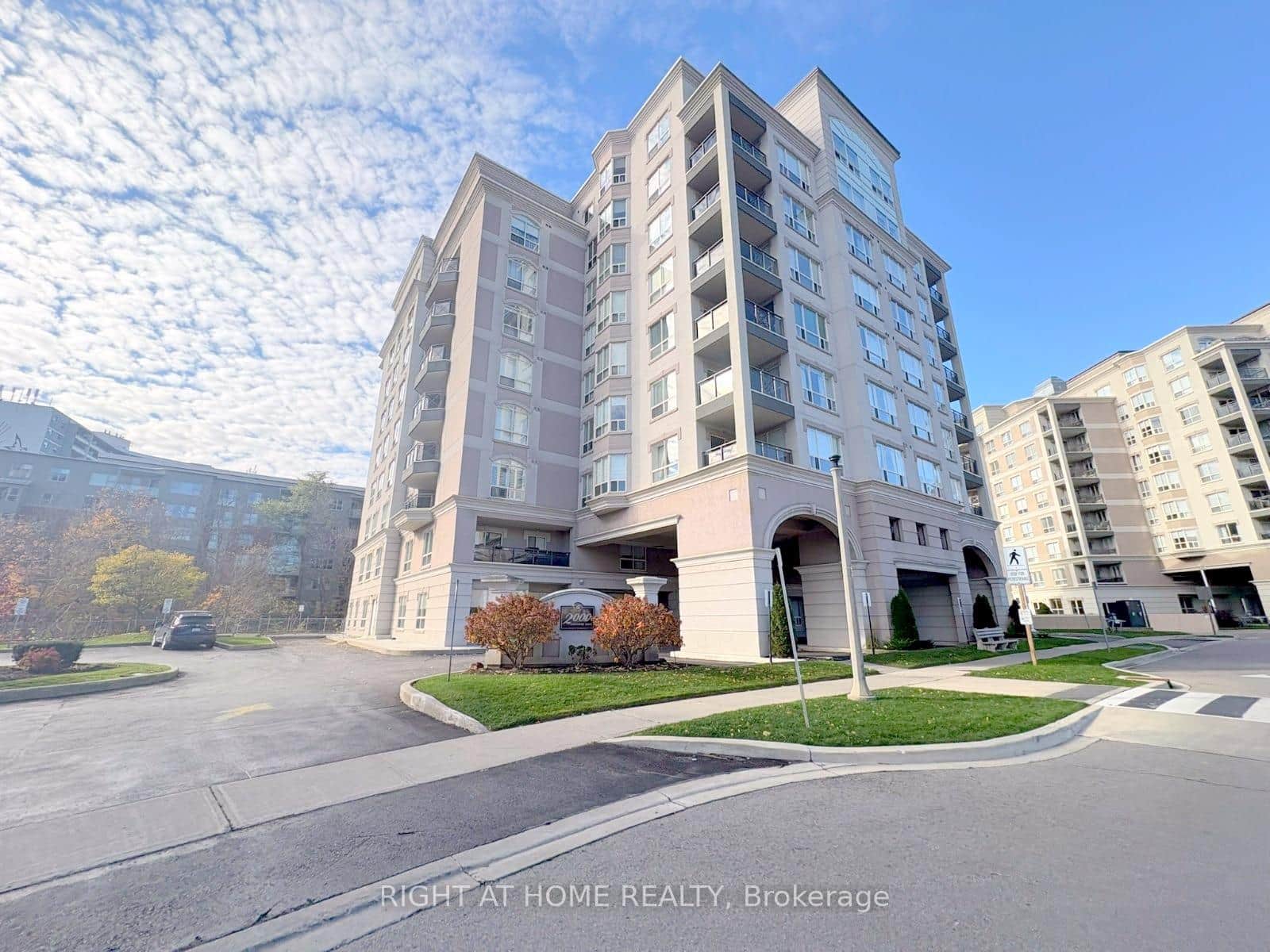 2000 Creekside Drive Unit 202
