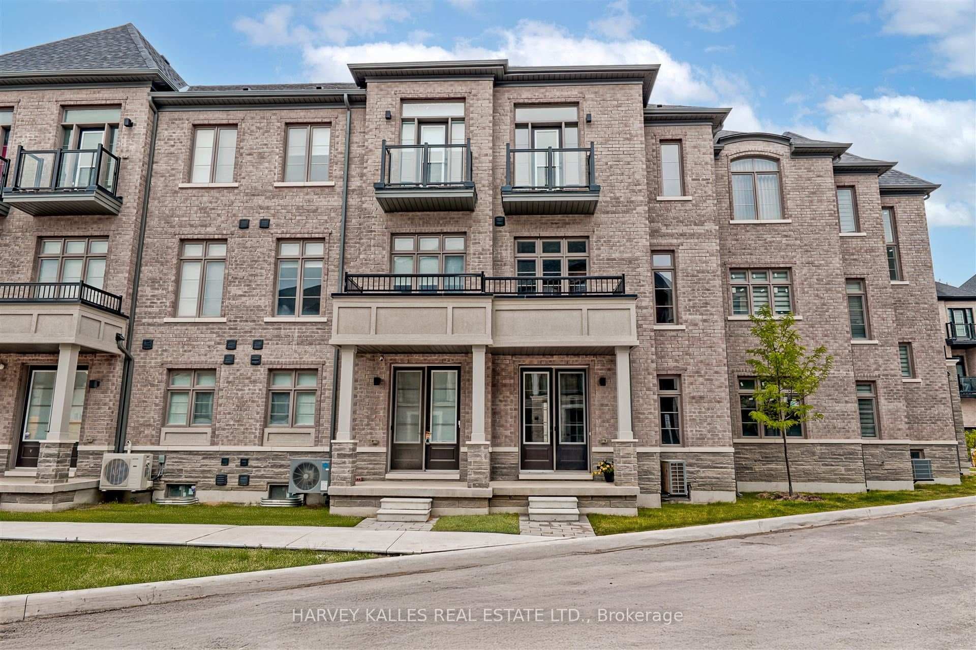 75 De La Roche Drive