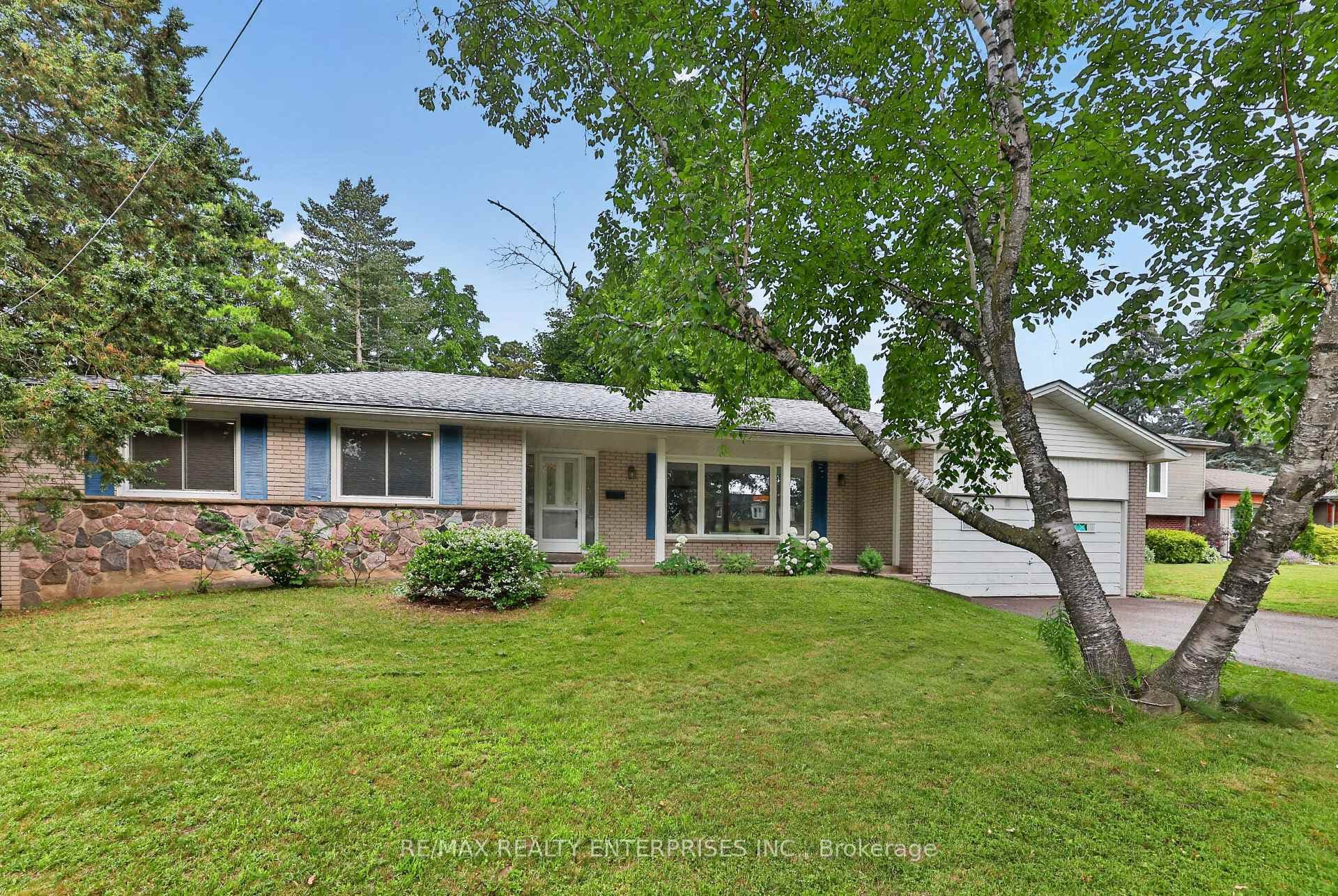 975 Cresthampton Lane