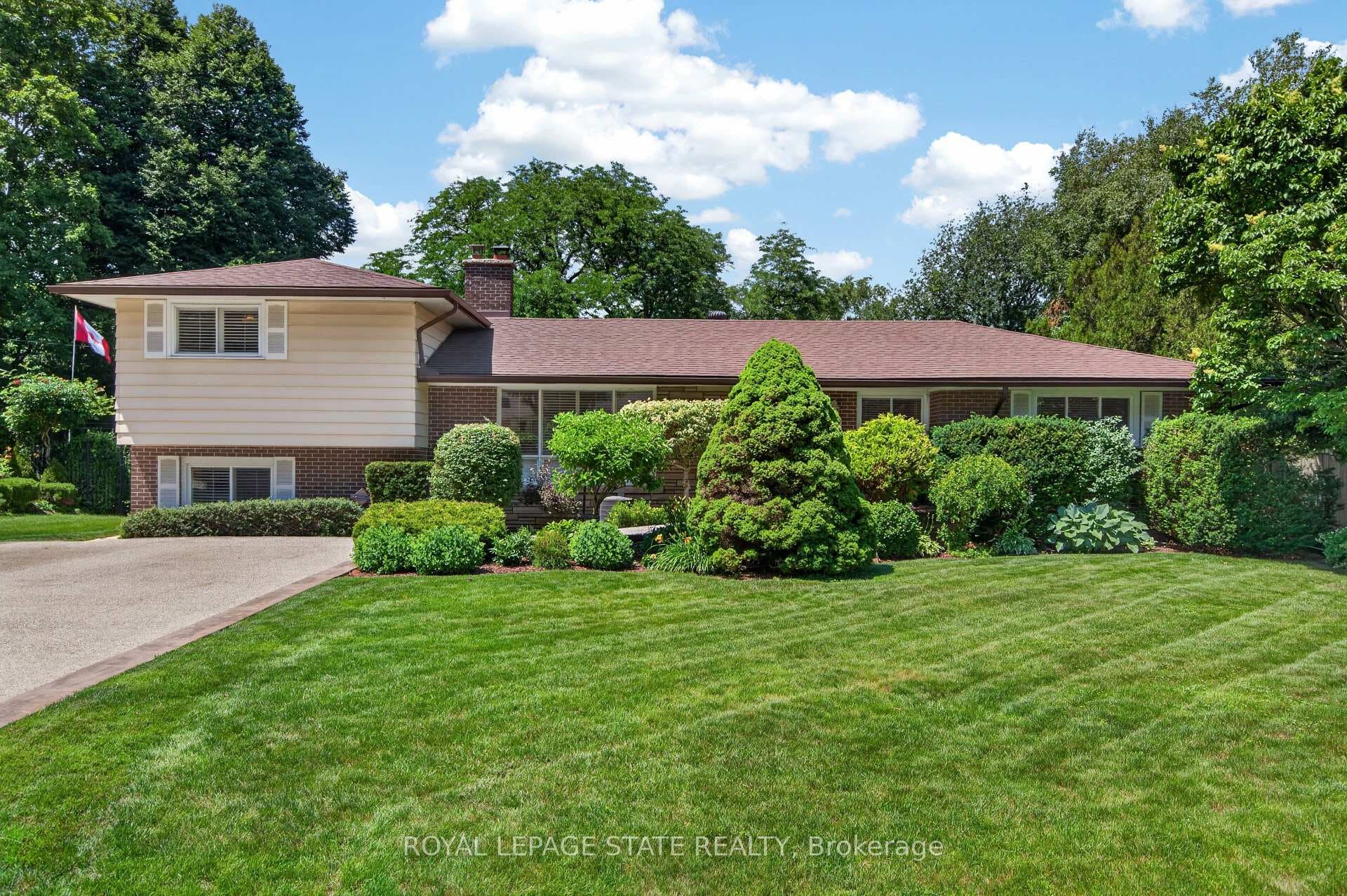 657 Iroquois Avenue
