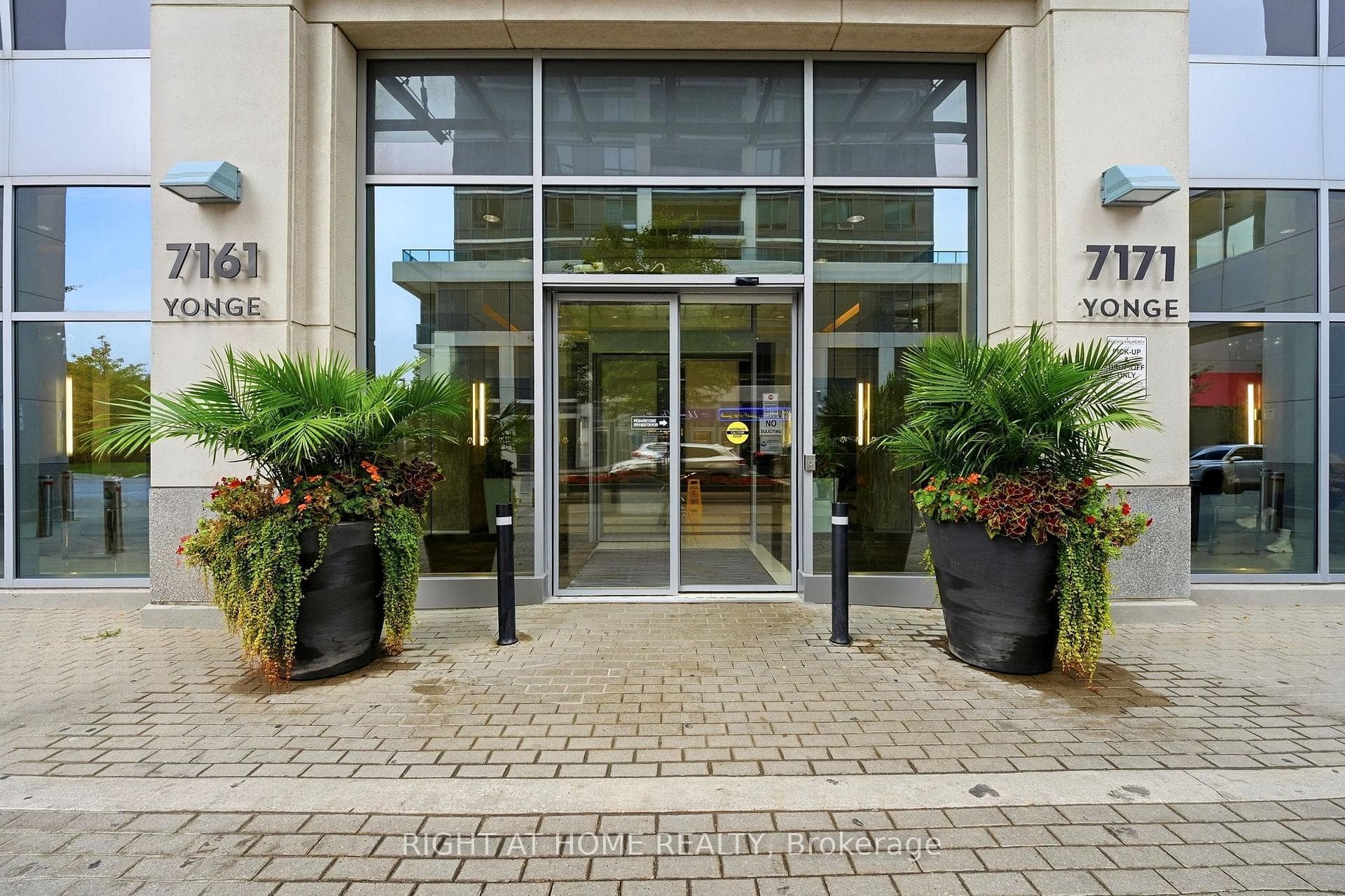 7171 Yonge Street Unit 1702