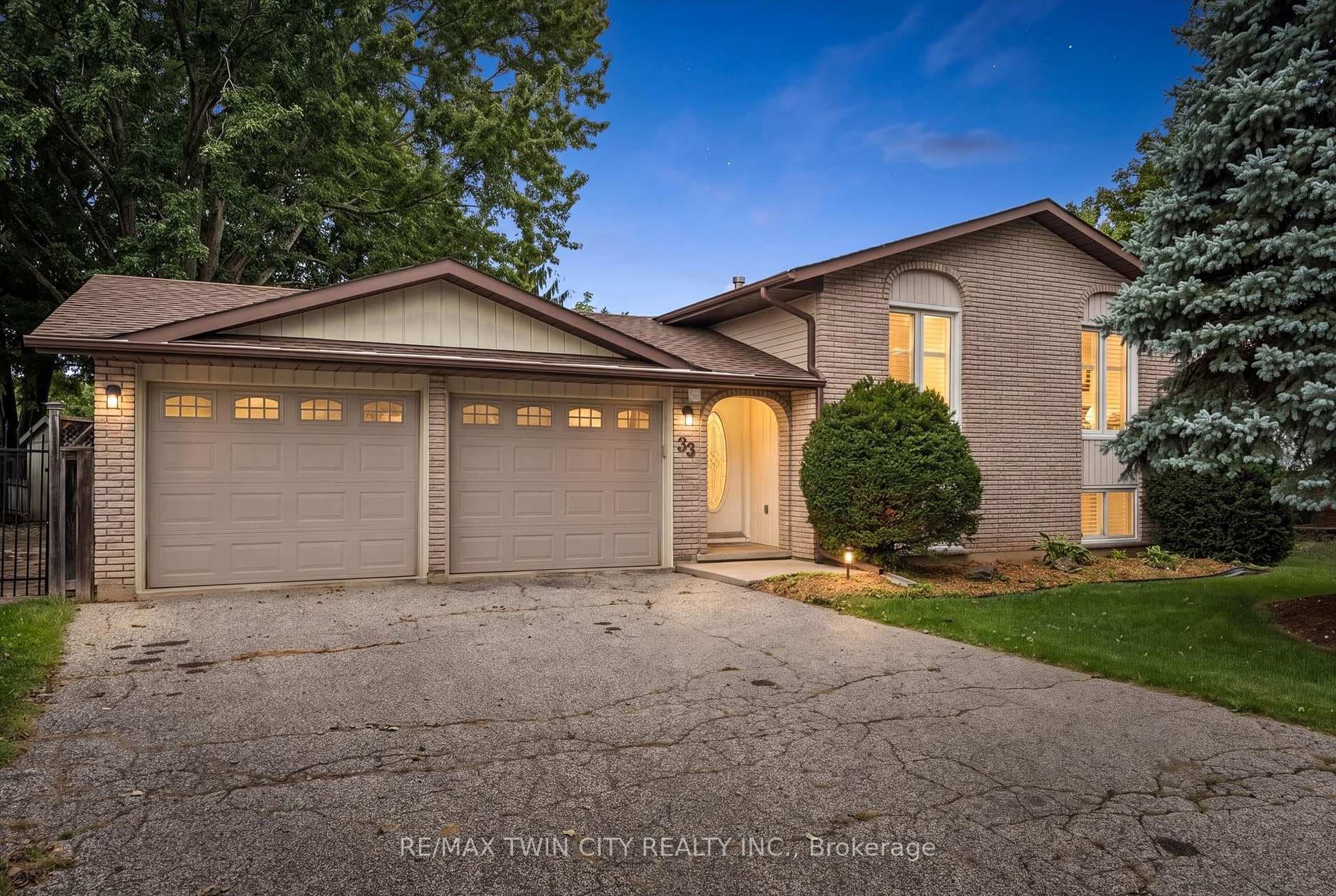 33 Maccoll Place