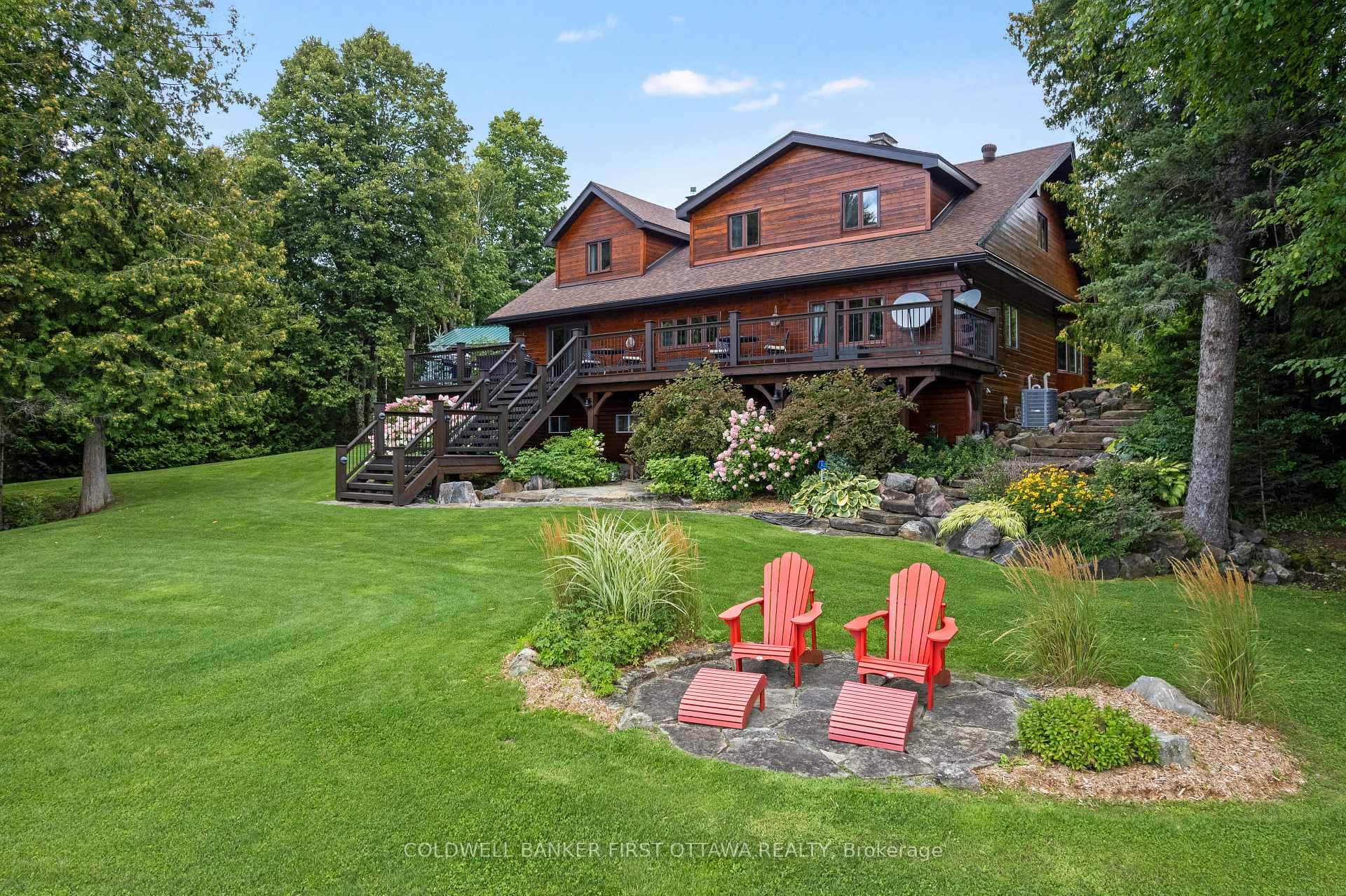 Log home offering luxury lakefront living