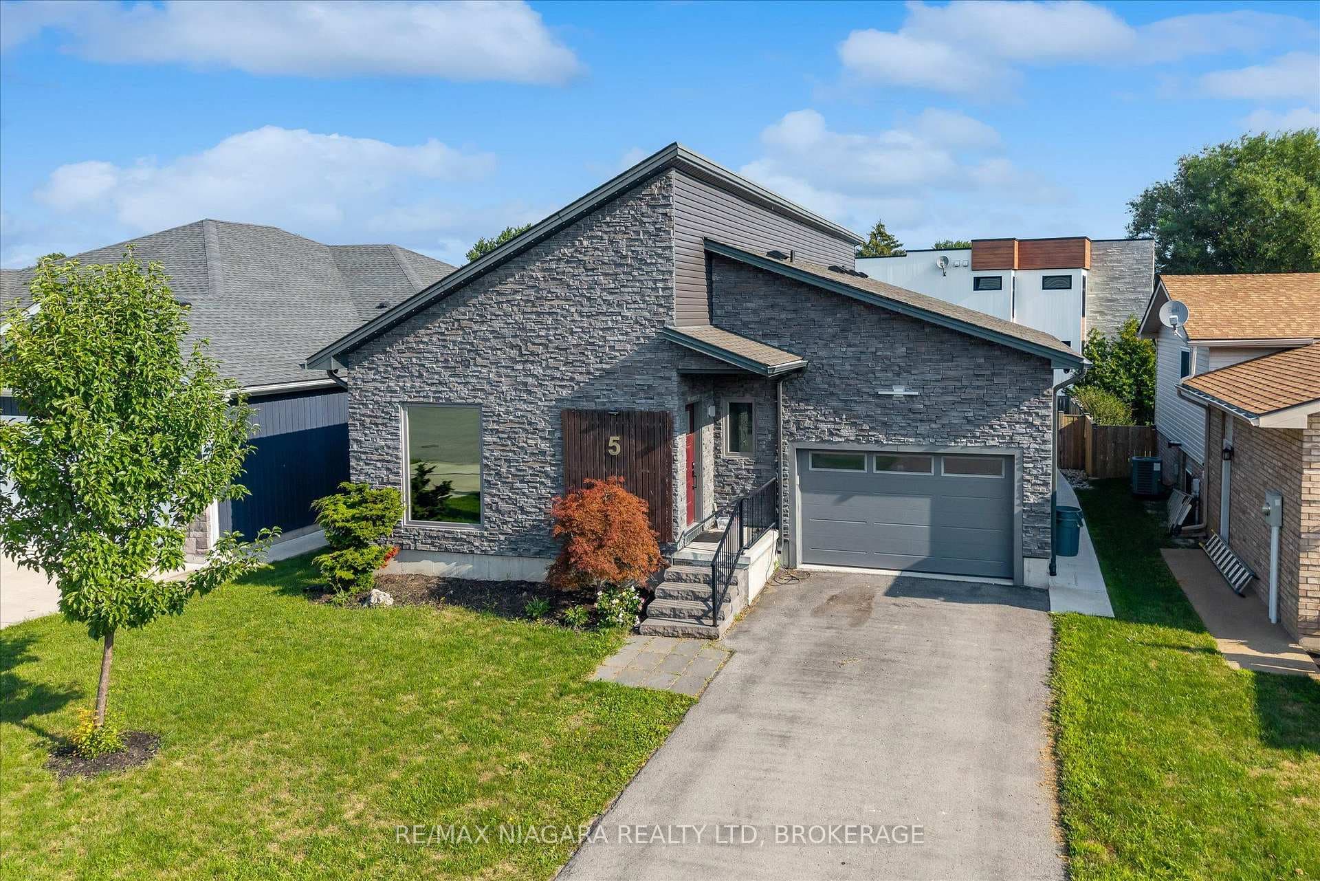 5 Heron Pointe Road
