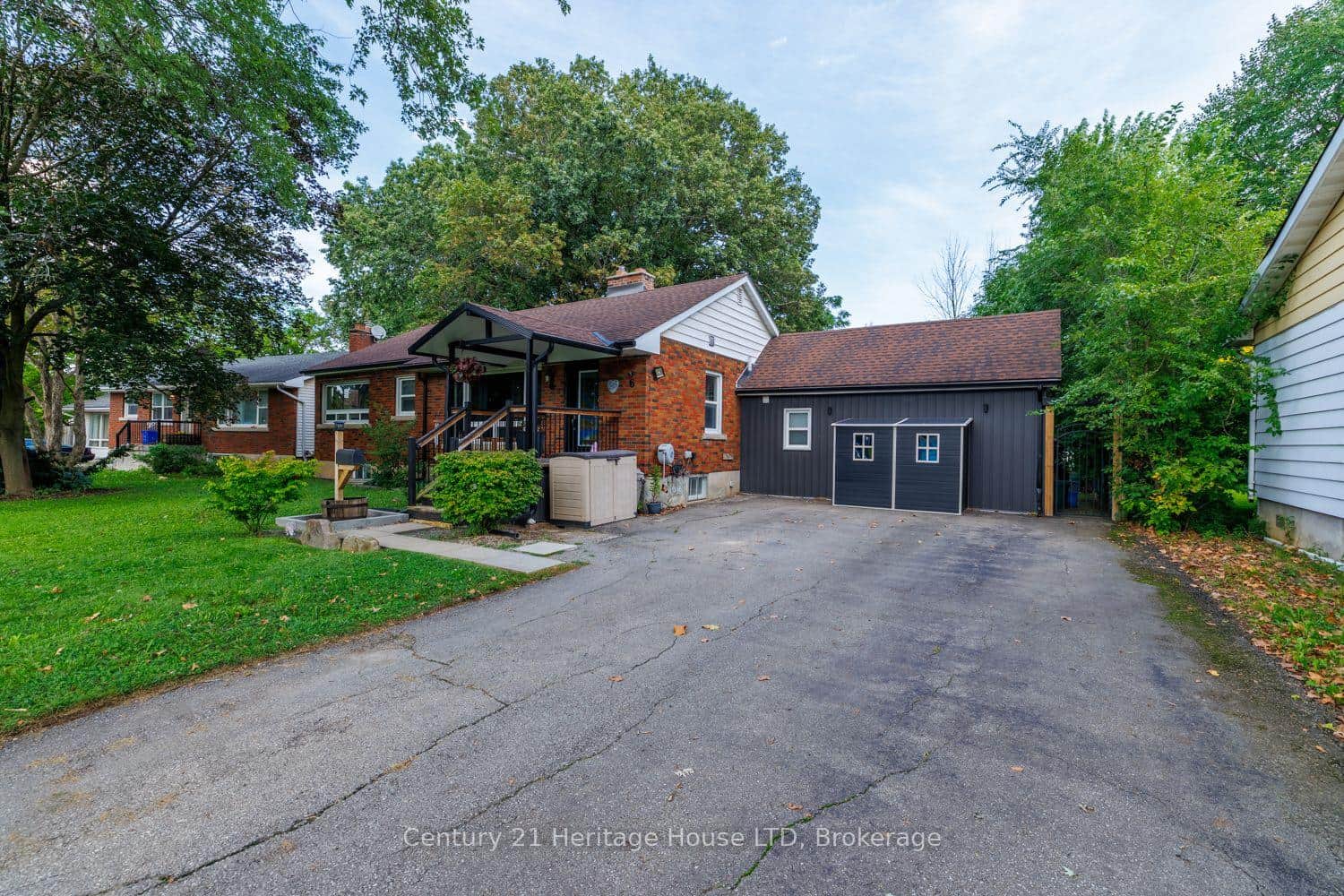 6 Greenock Circle