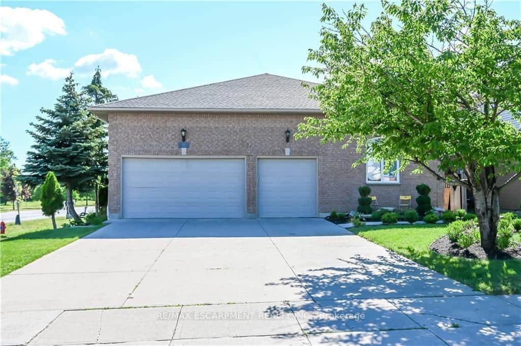 296 WINTERBERRY Drive Unit LOWER