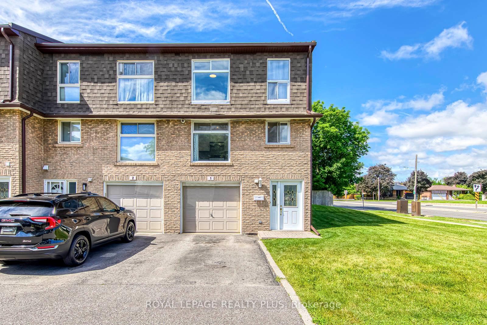 640 RATHBURN Road Unit 1