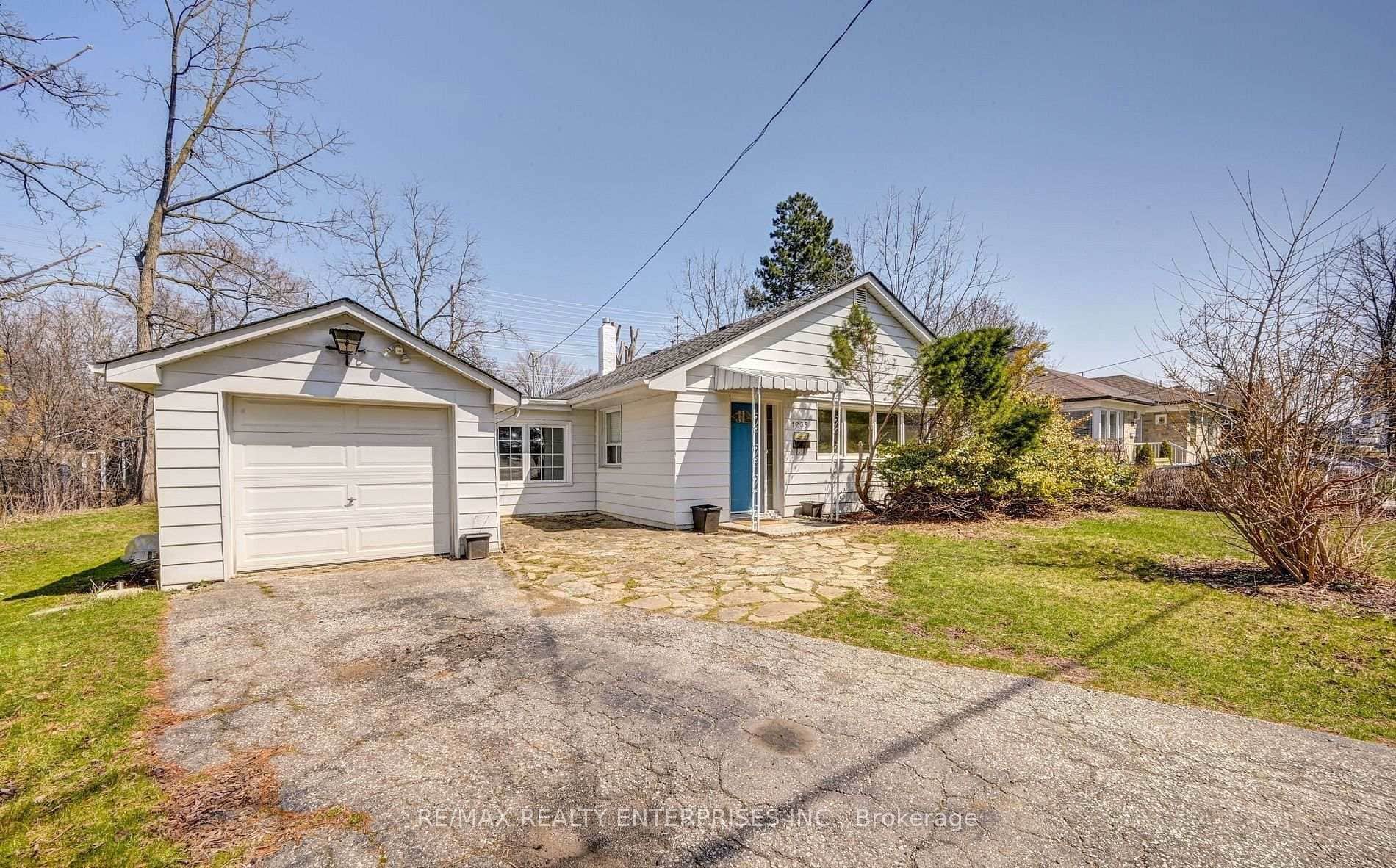 1235 Old River Road