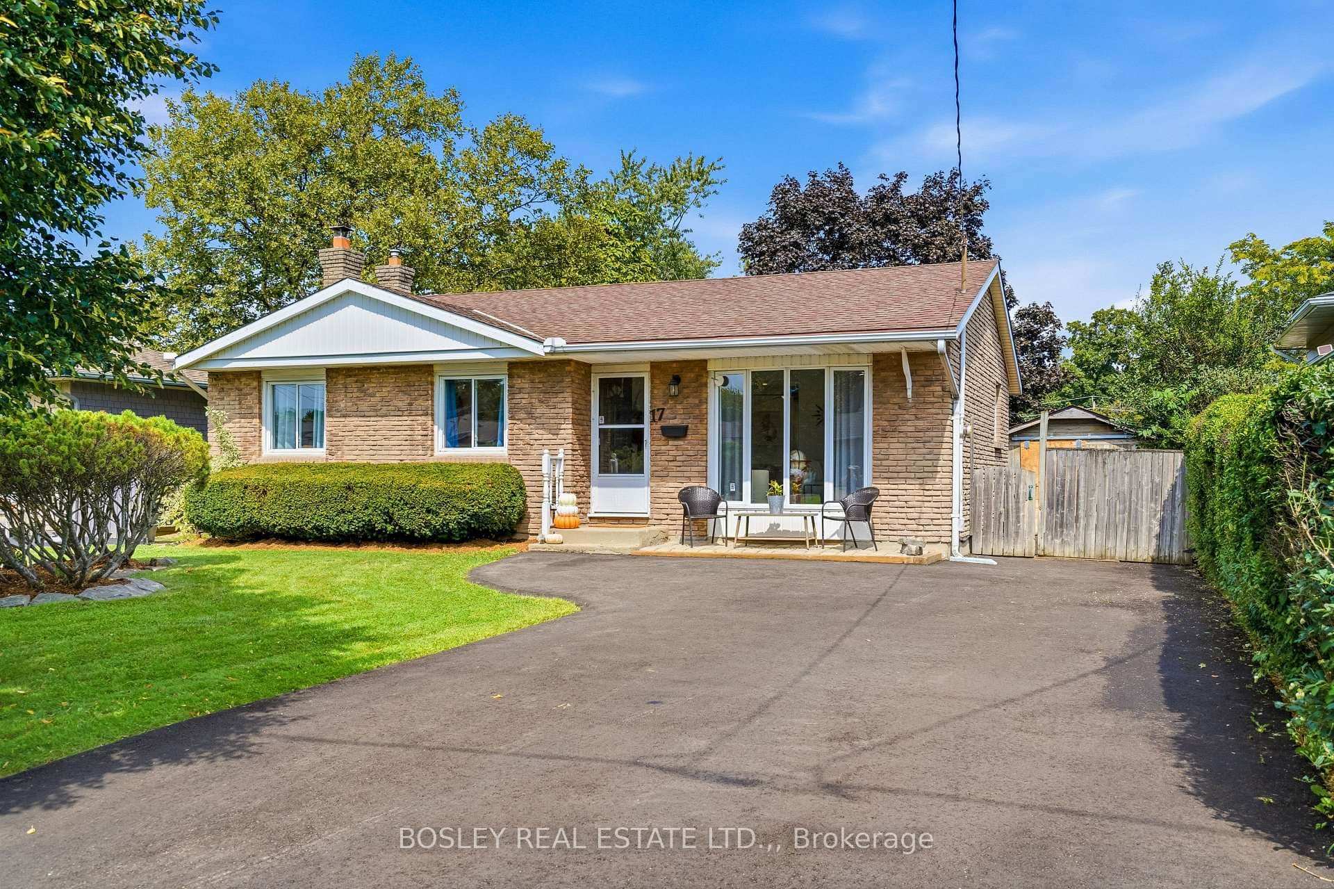 17 Acadia Crescent