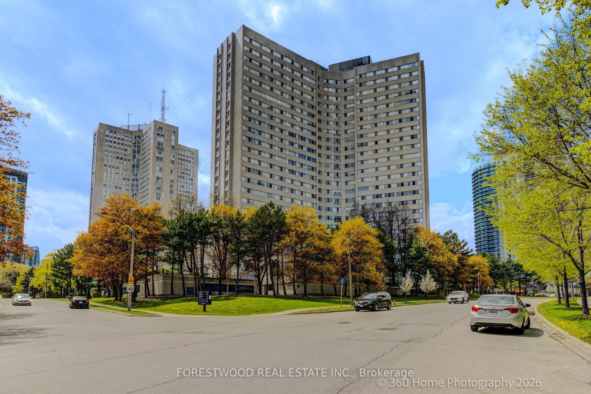 3700 Kaneff Crescent Unit 2202