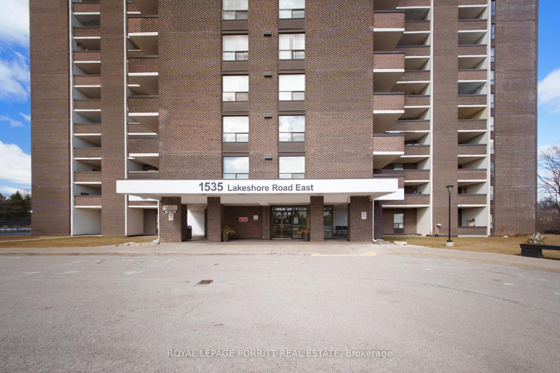 1535 Lakeshore Road Unit 201