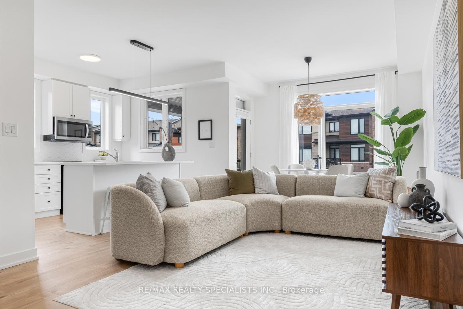 590 North Service Road Unit 103