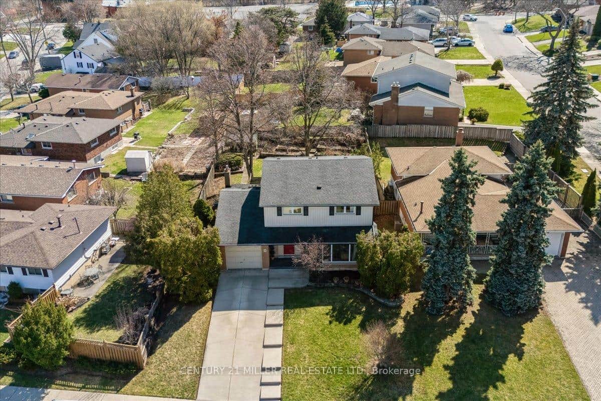 5 Cortina Crescent