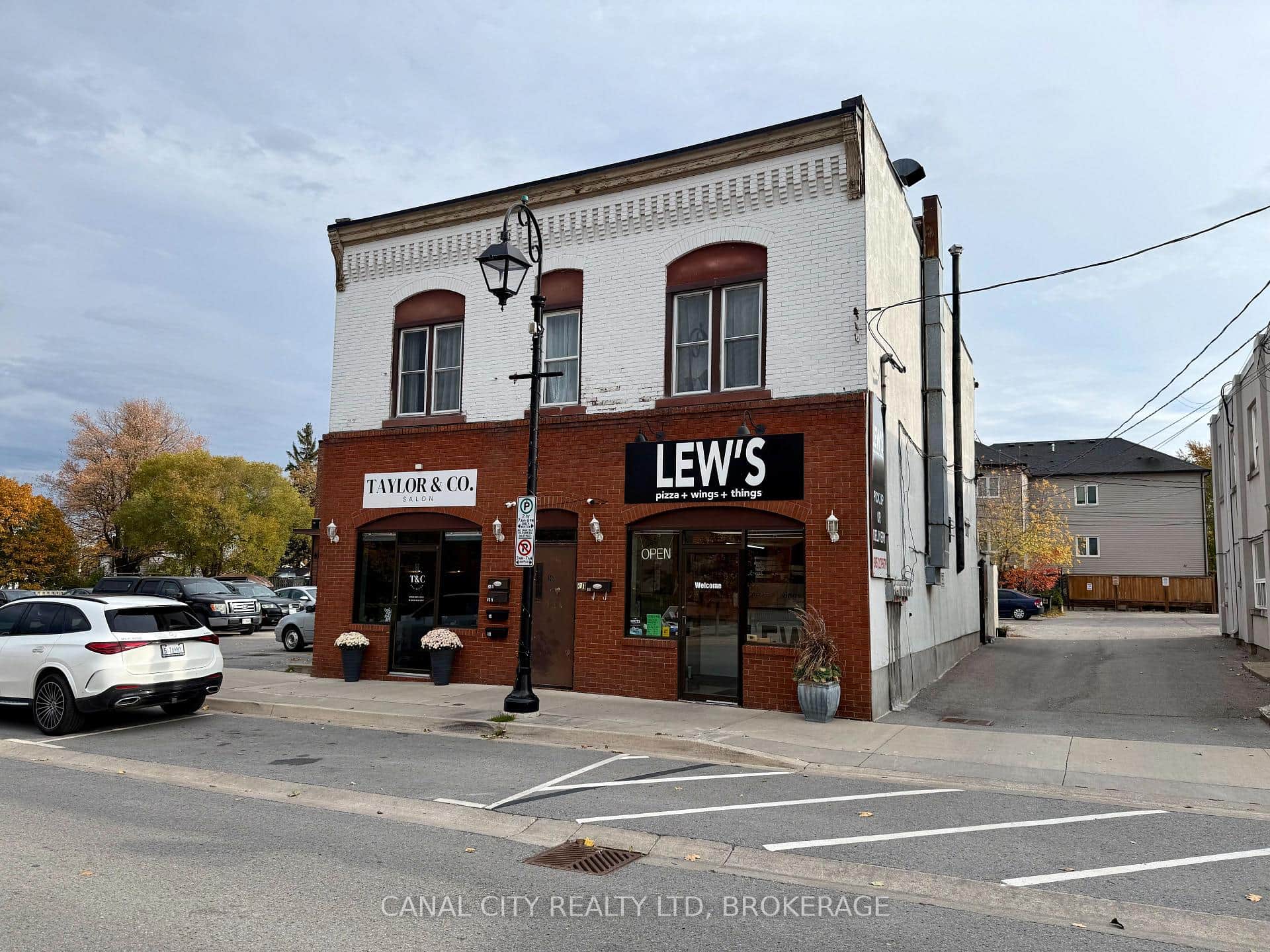 32 FRONT Street