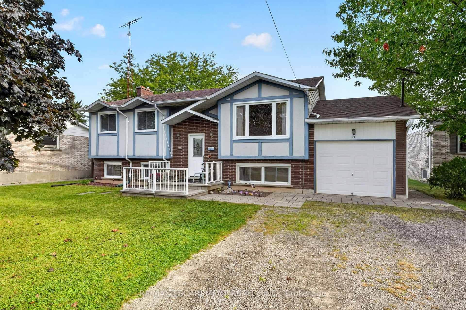 5 Brooks Circle