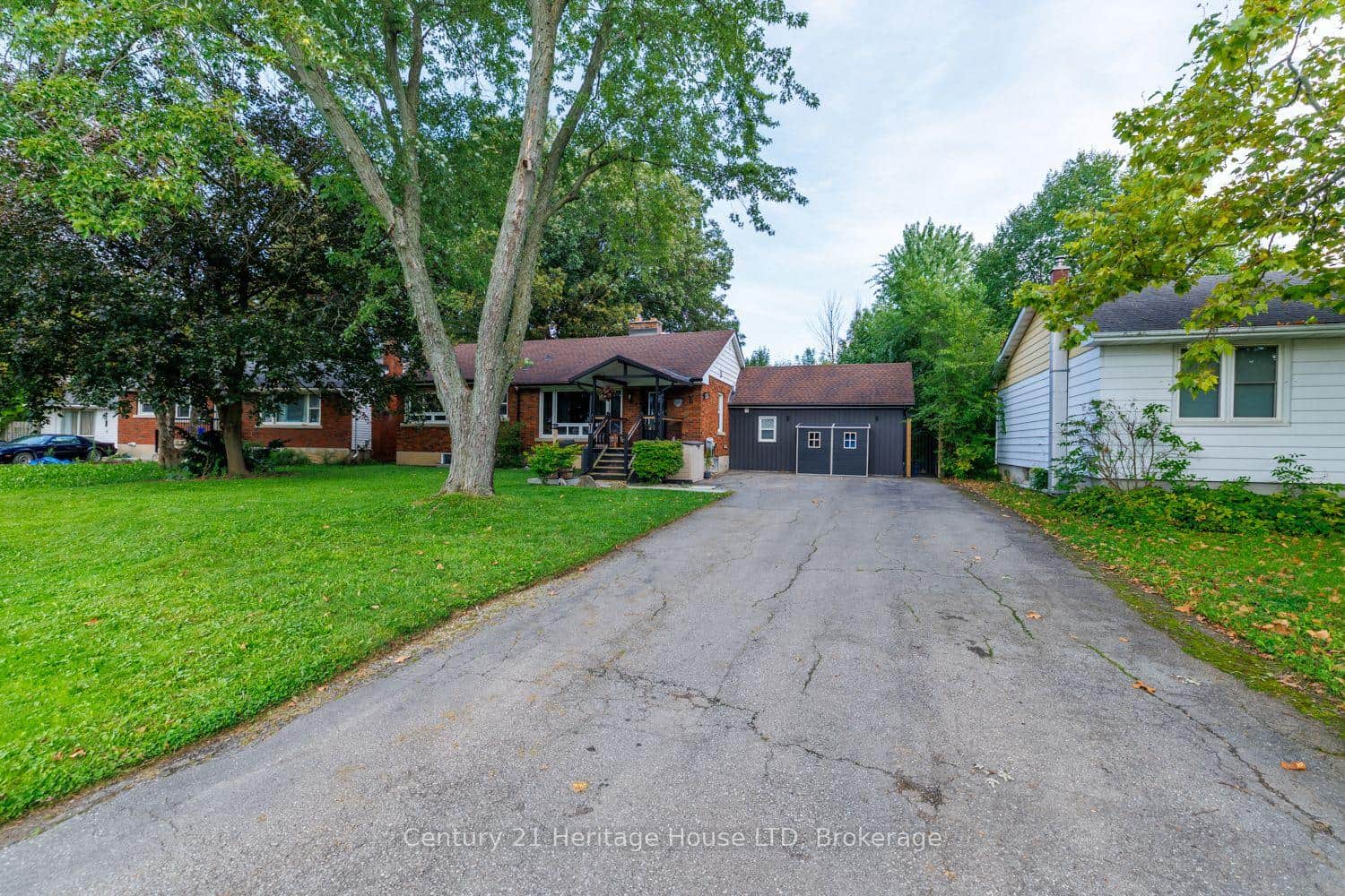 6 Greenock Circle