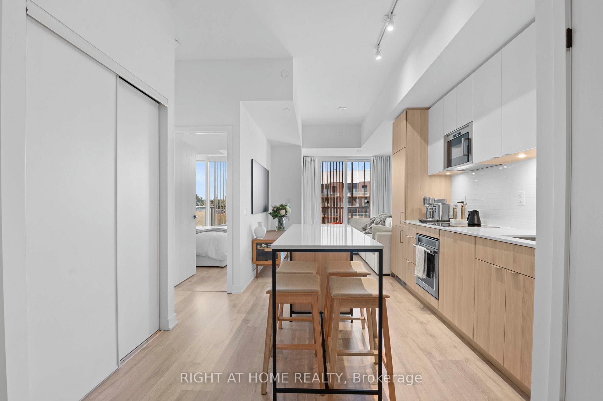 220 Missinnihe Way Unit 403