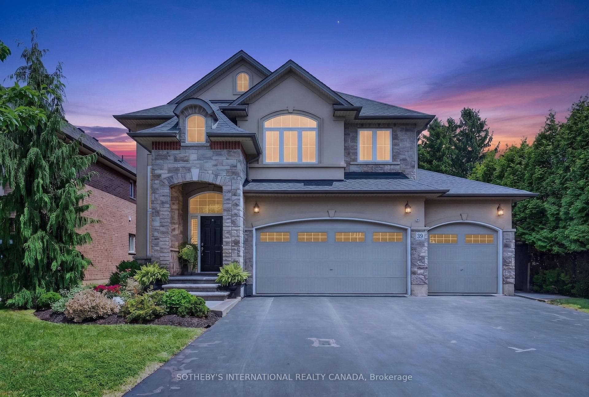 39 Maplevale Drive