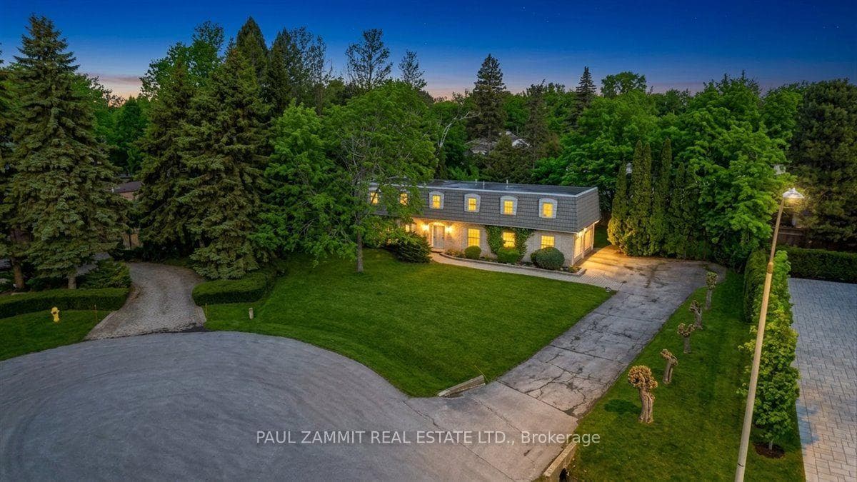 8 Lafayette Place