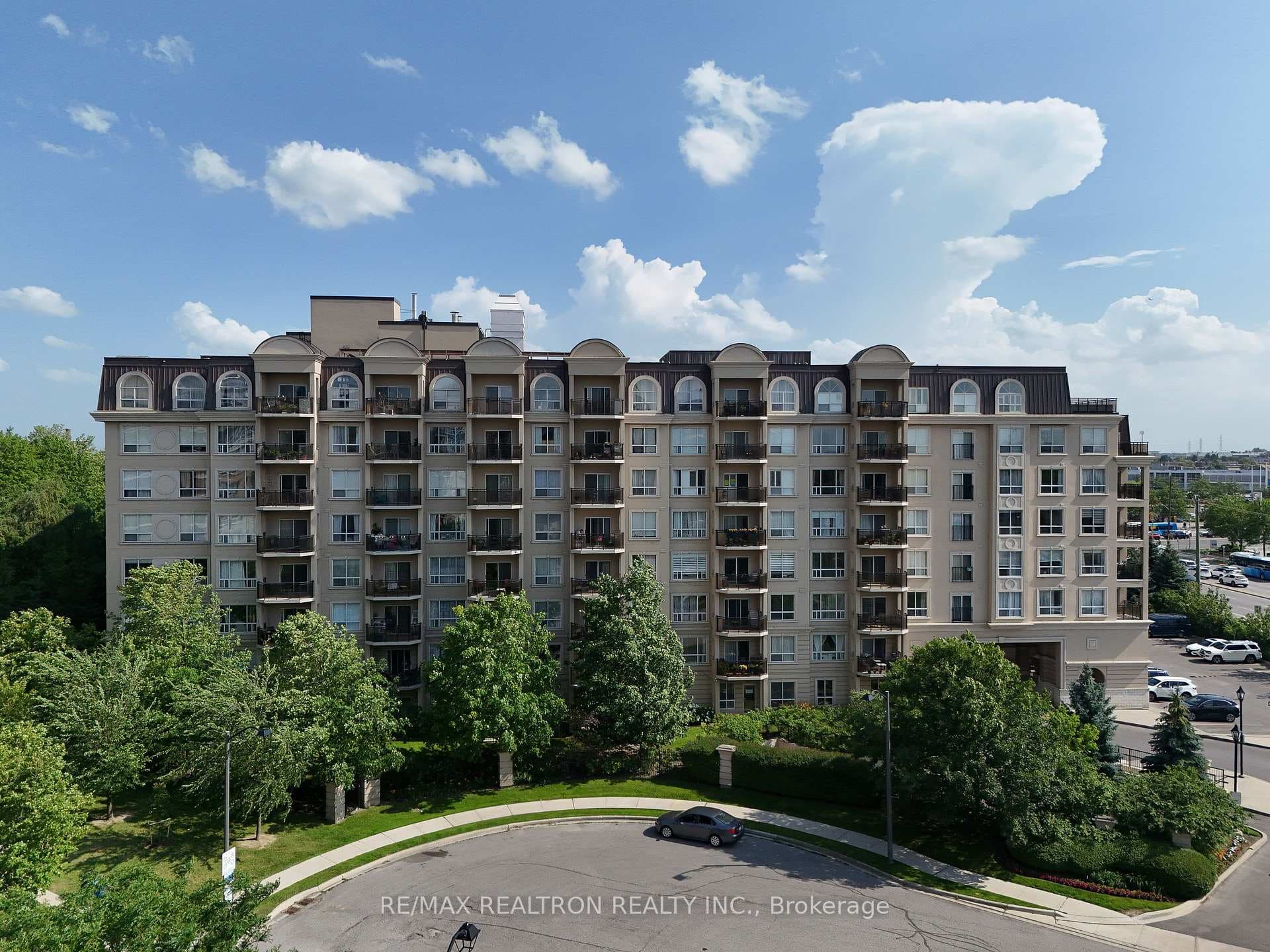 1 Maison Parc Court Unit 402