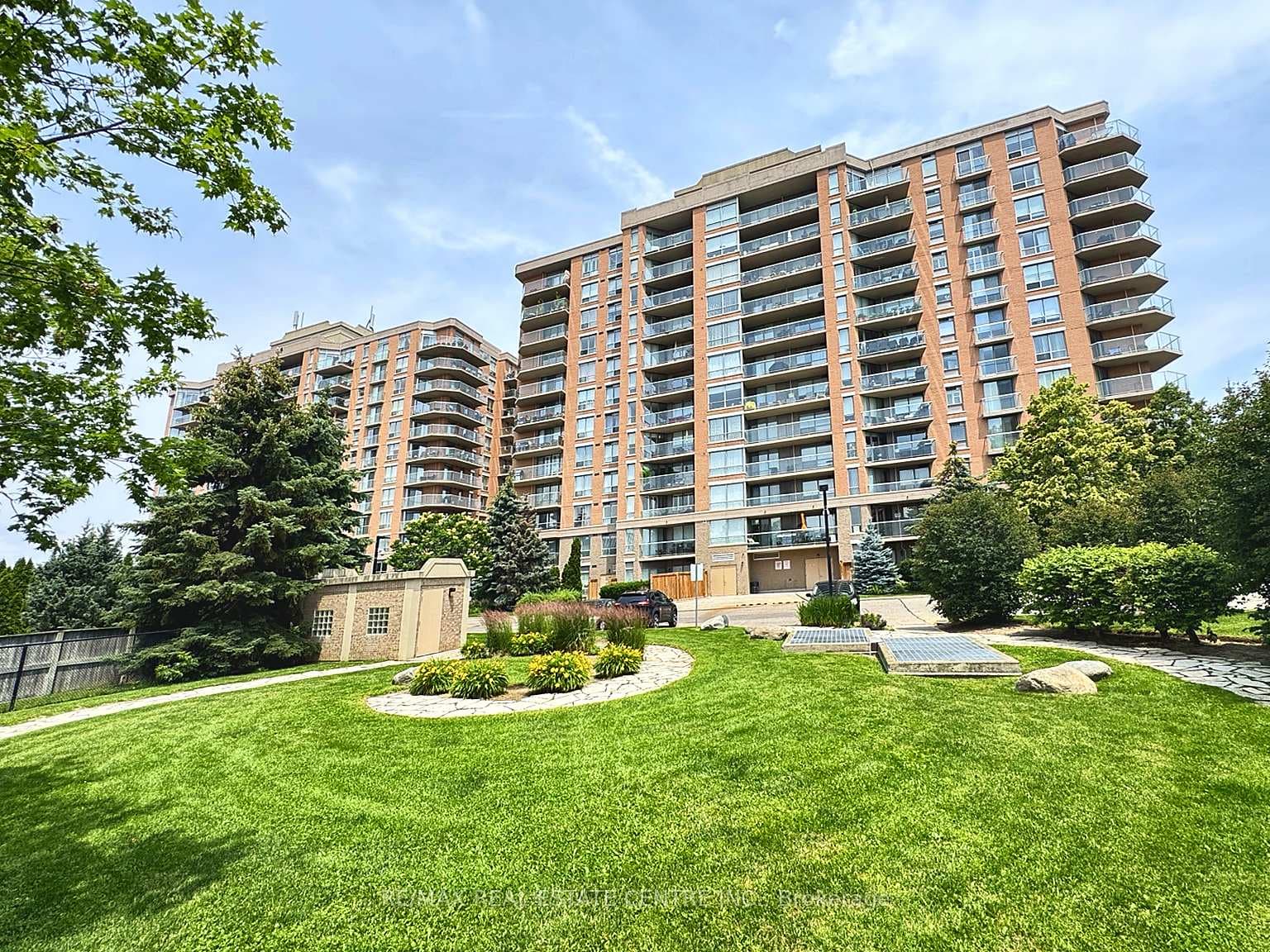 1140 parkwest Place Unit 302