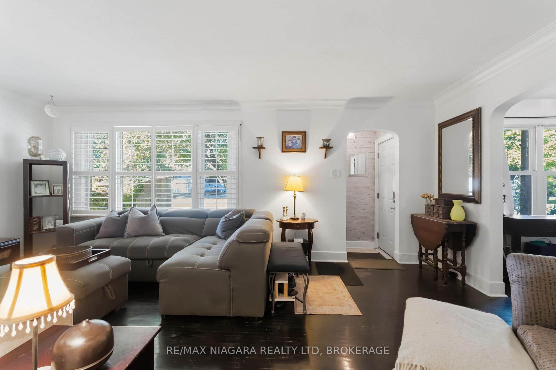 3+1 bedroom - 1.5 bathroom homes in amazing area!