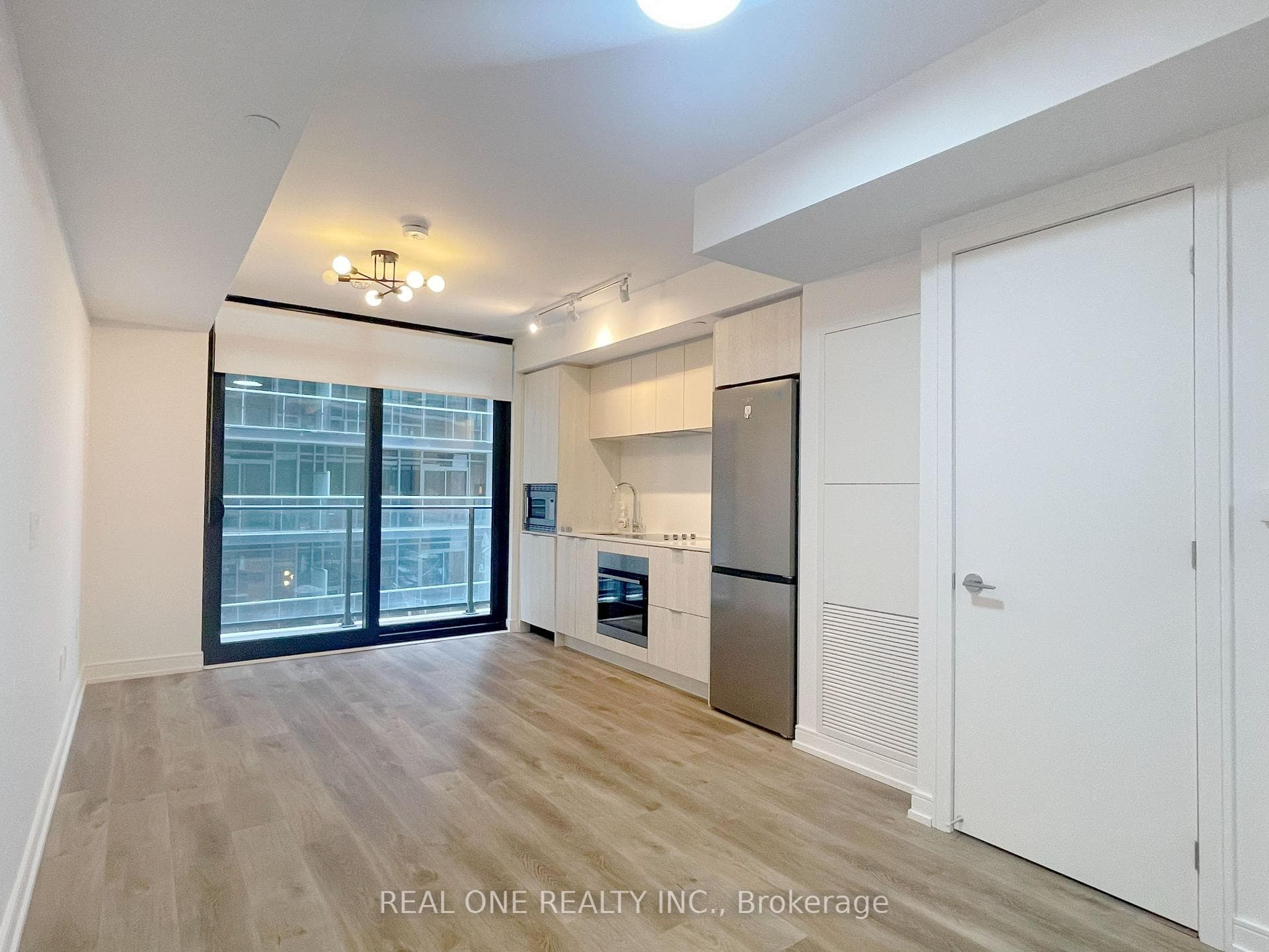 1 Jarvis Street Unit 820