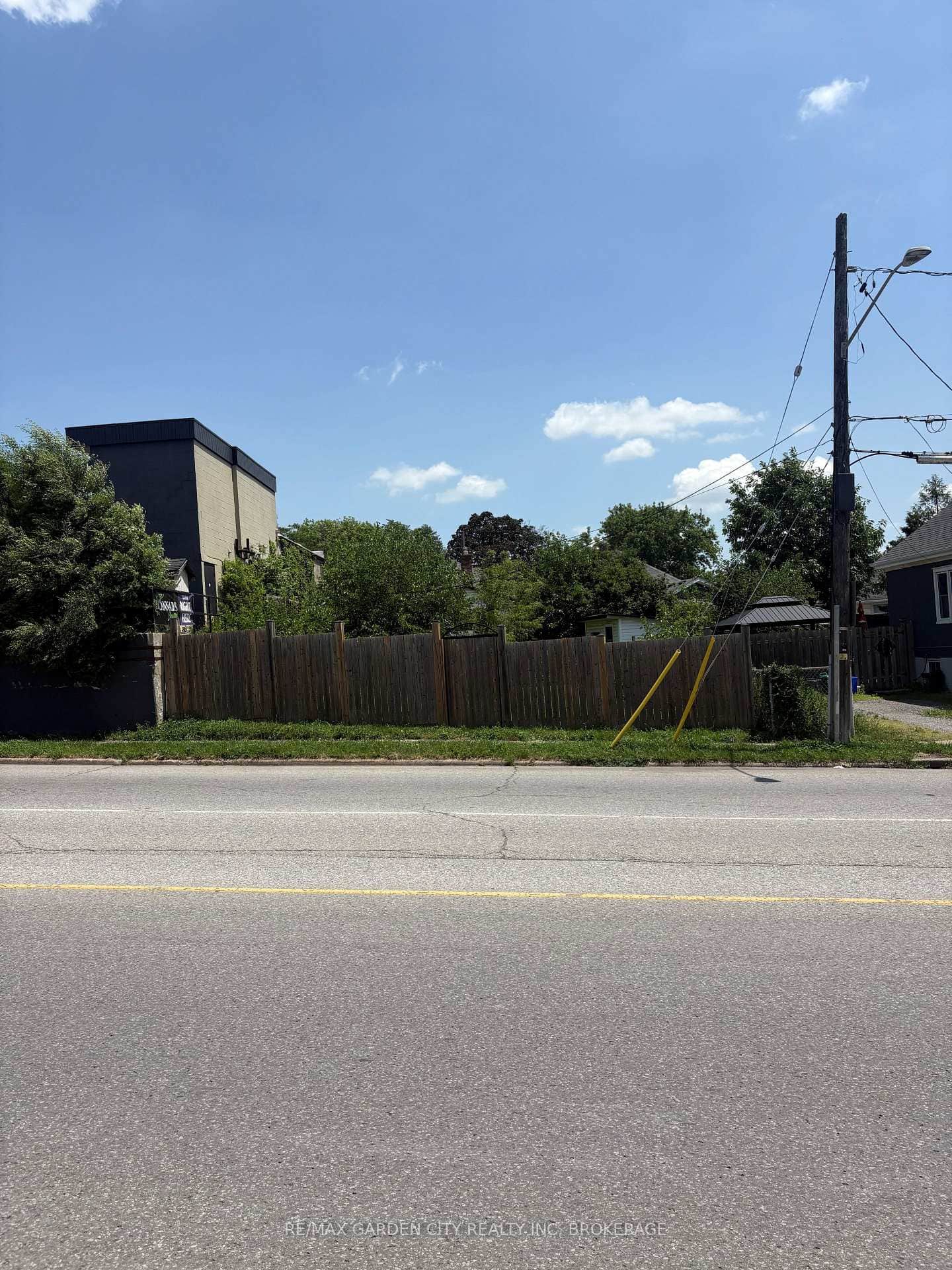 236 WESTCHESTER Crescent