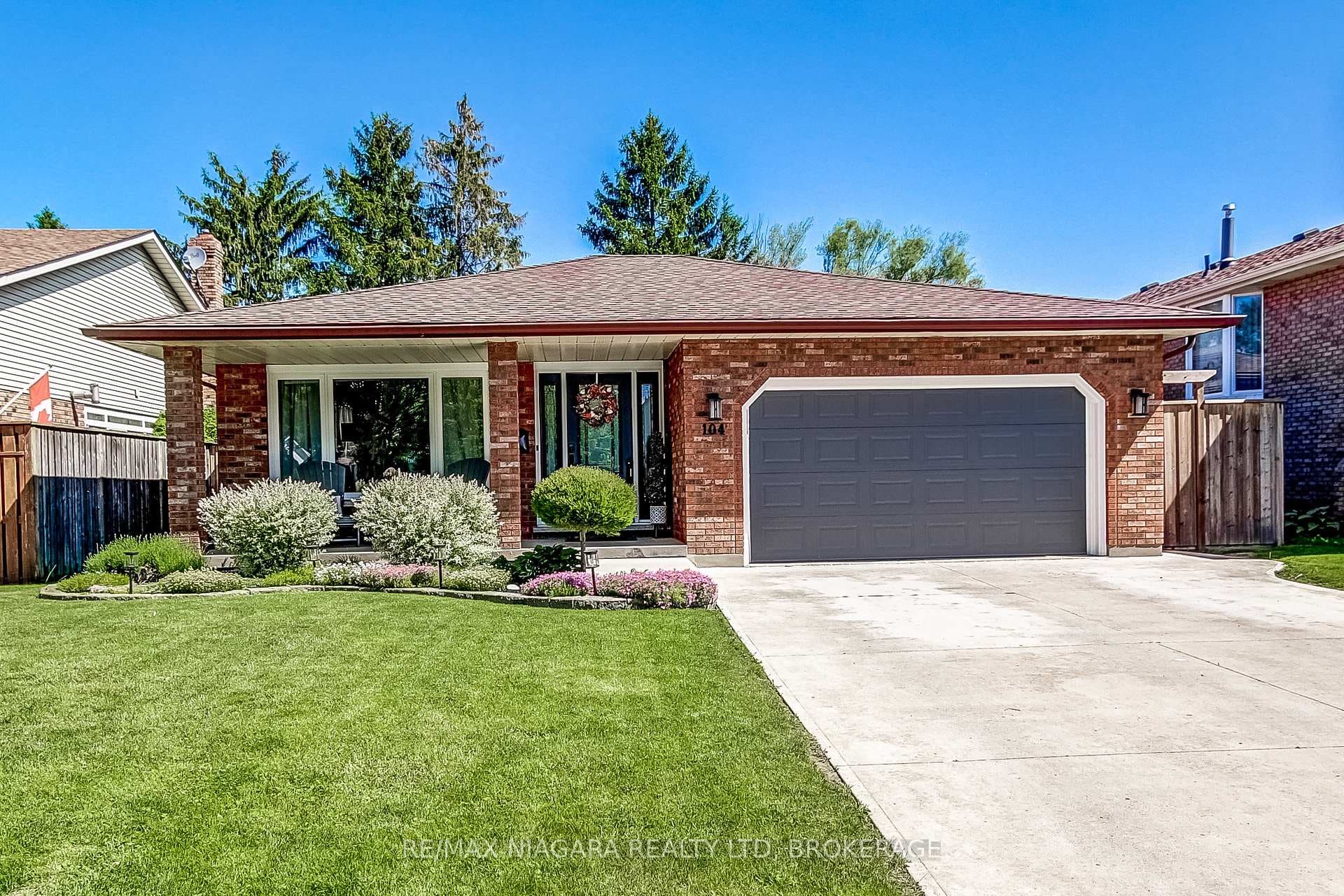 104 Whiteoak Crescent