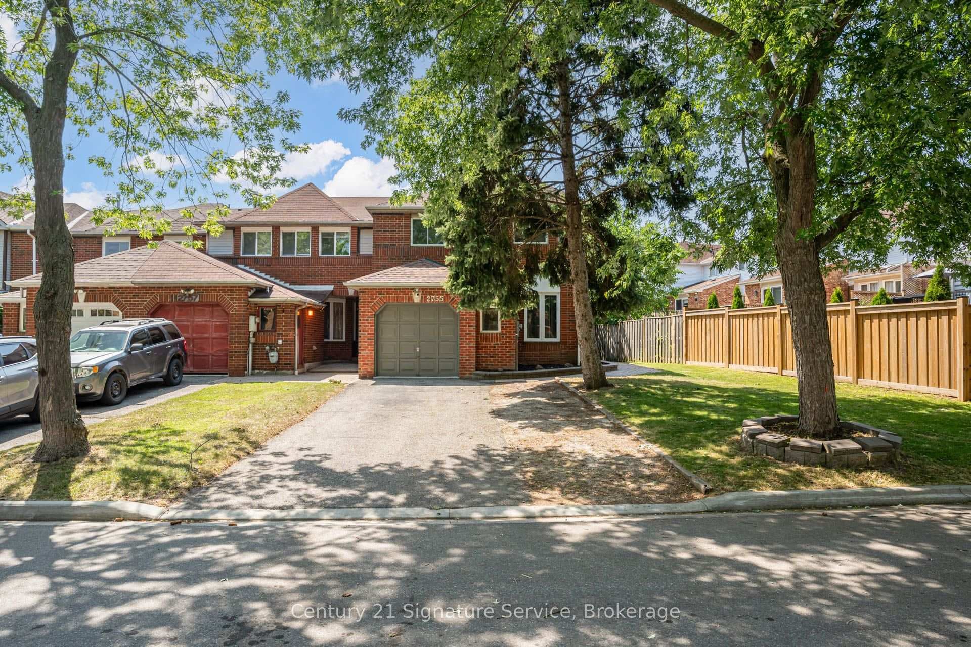 2755 Lindholm Crescent