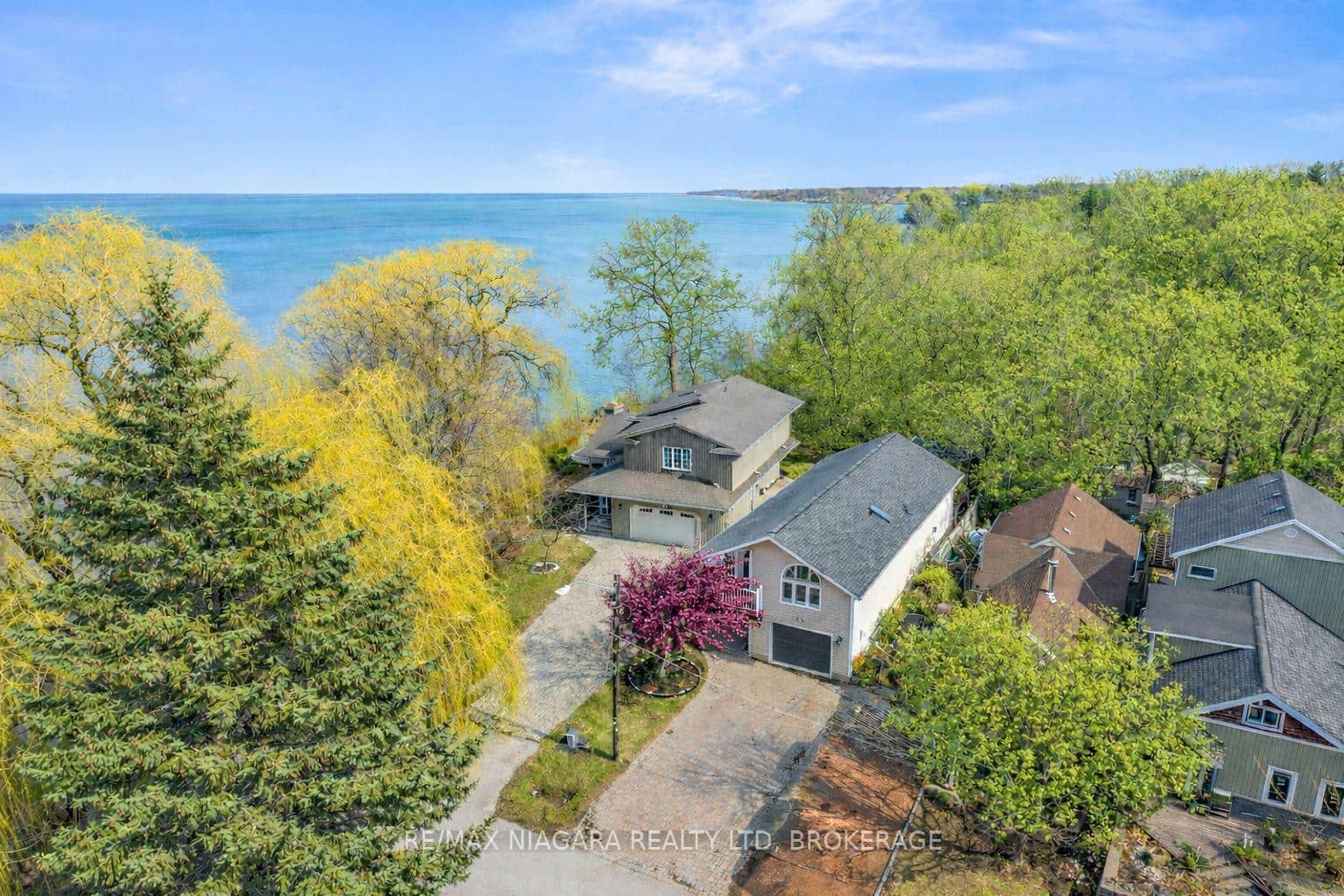 Prime Lakeside Location